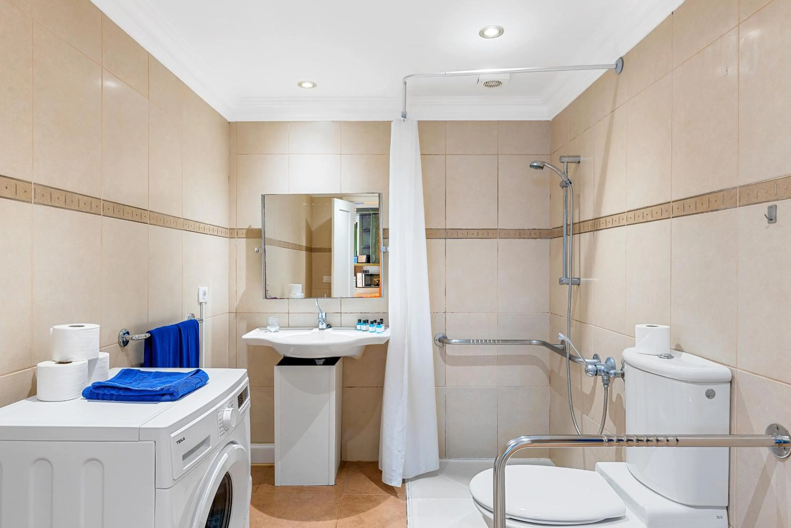 Bathroom in Club Tarahal