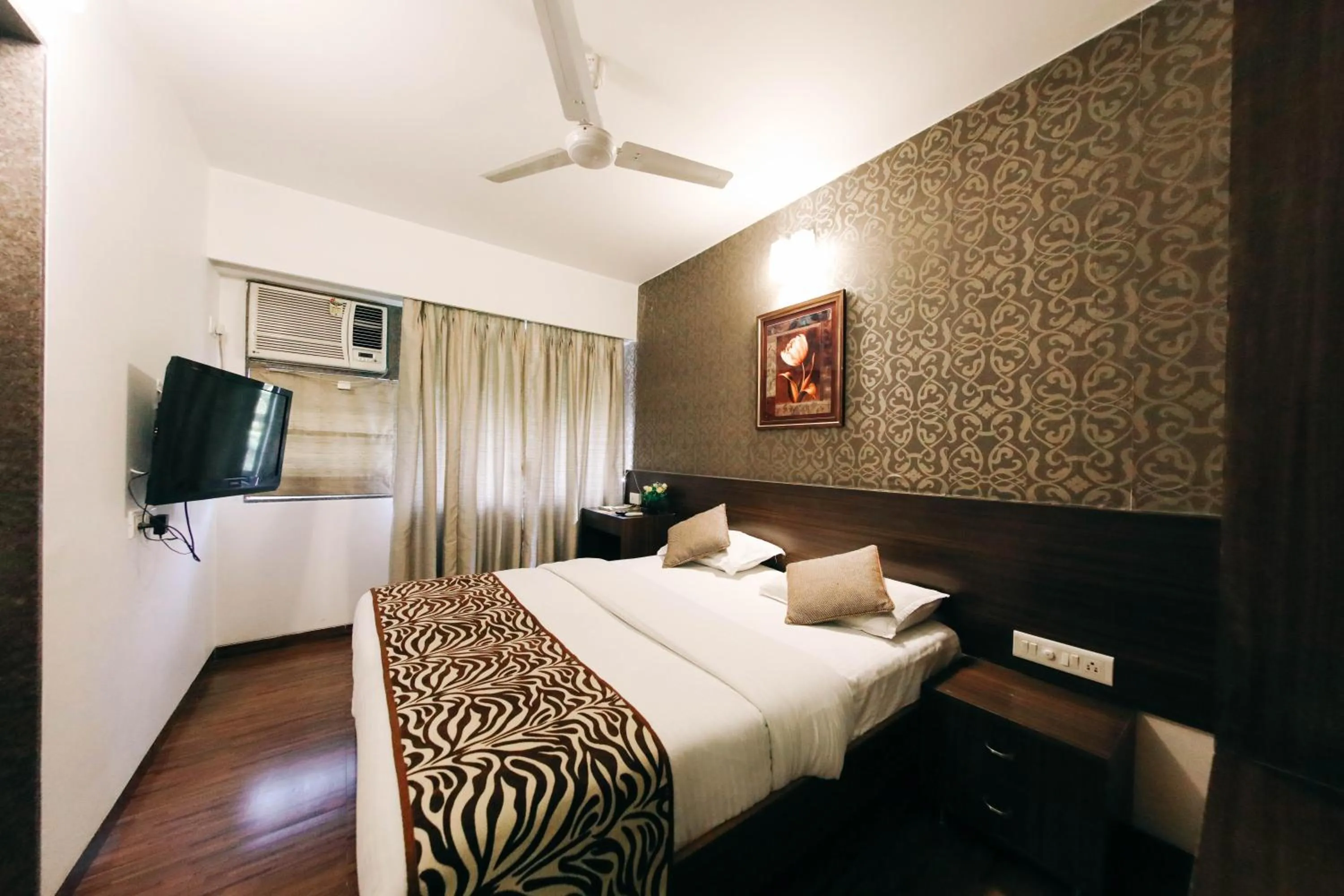 Bedroom, Bed in Hotel Maharana Inn Chembur