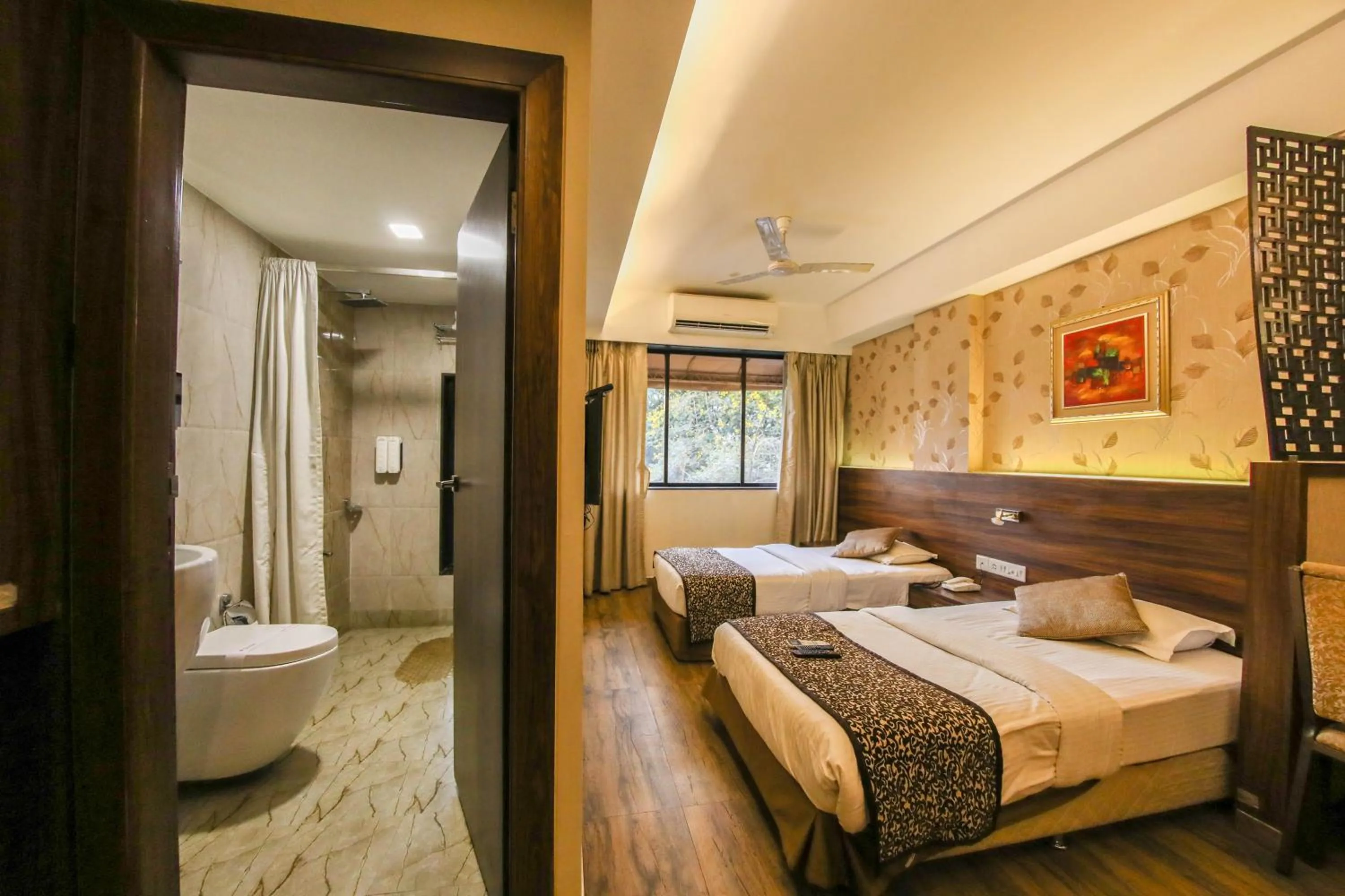 Bathroom, Bed in Hotel Maharana Inn Chembur