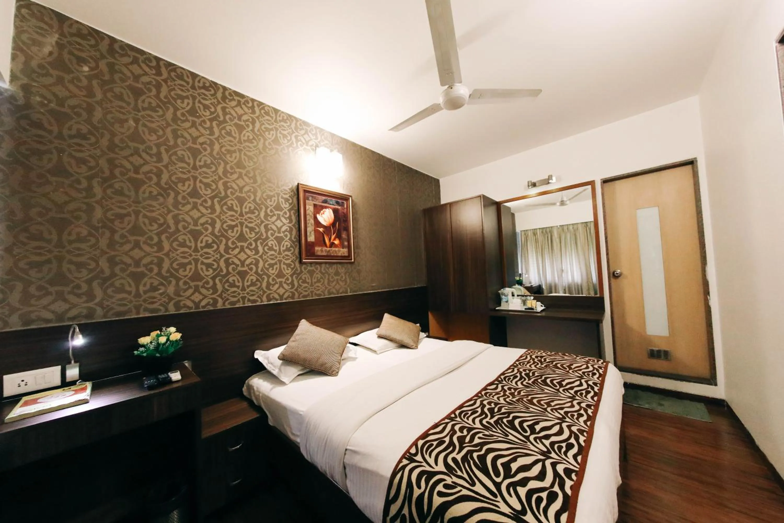 Bed in Hotel Maharana Inn Chembur