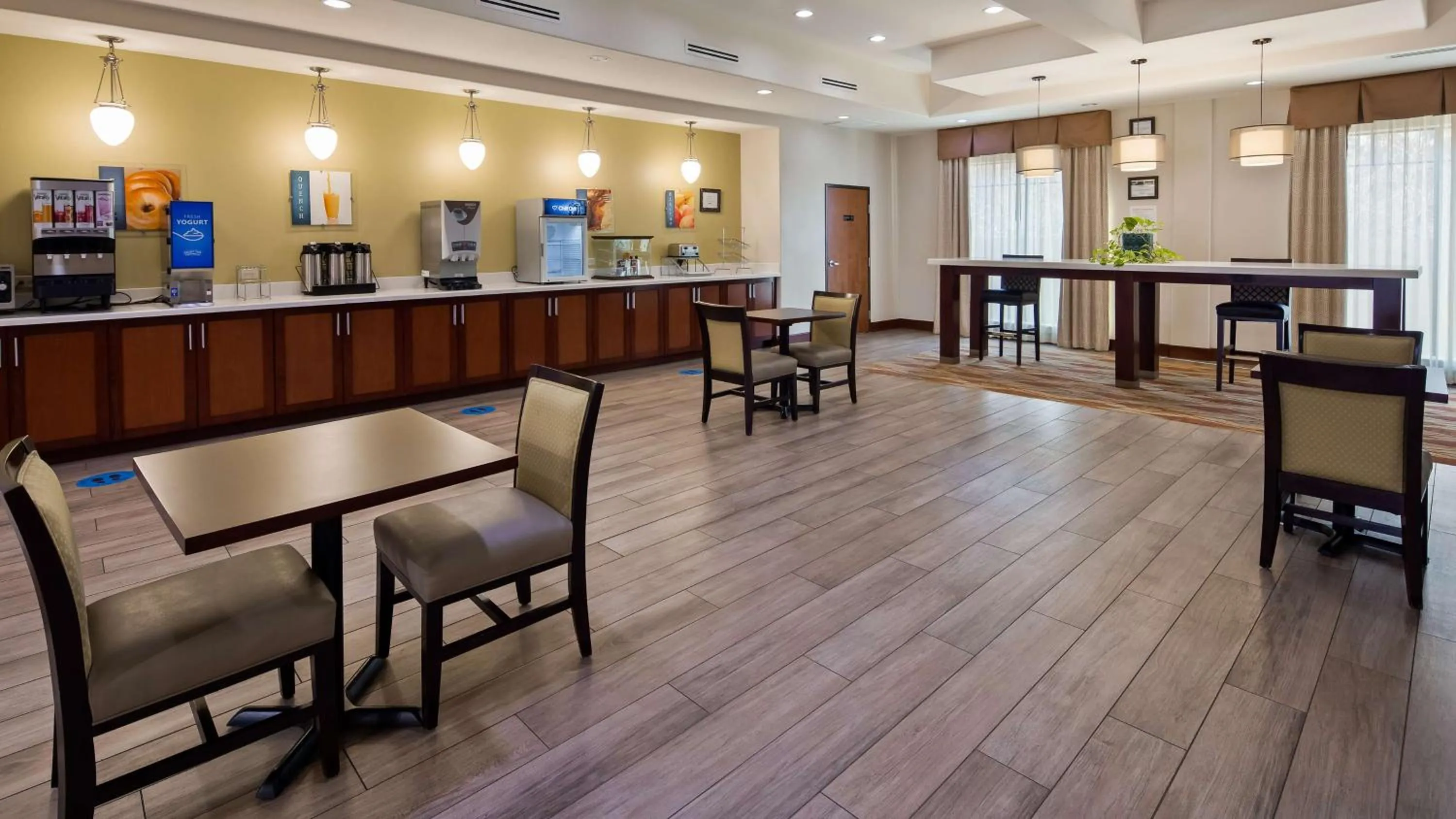 Restaurant/places to eat in Best Western Plus Spring Inn & Suites