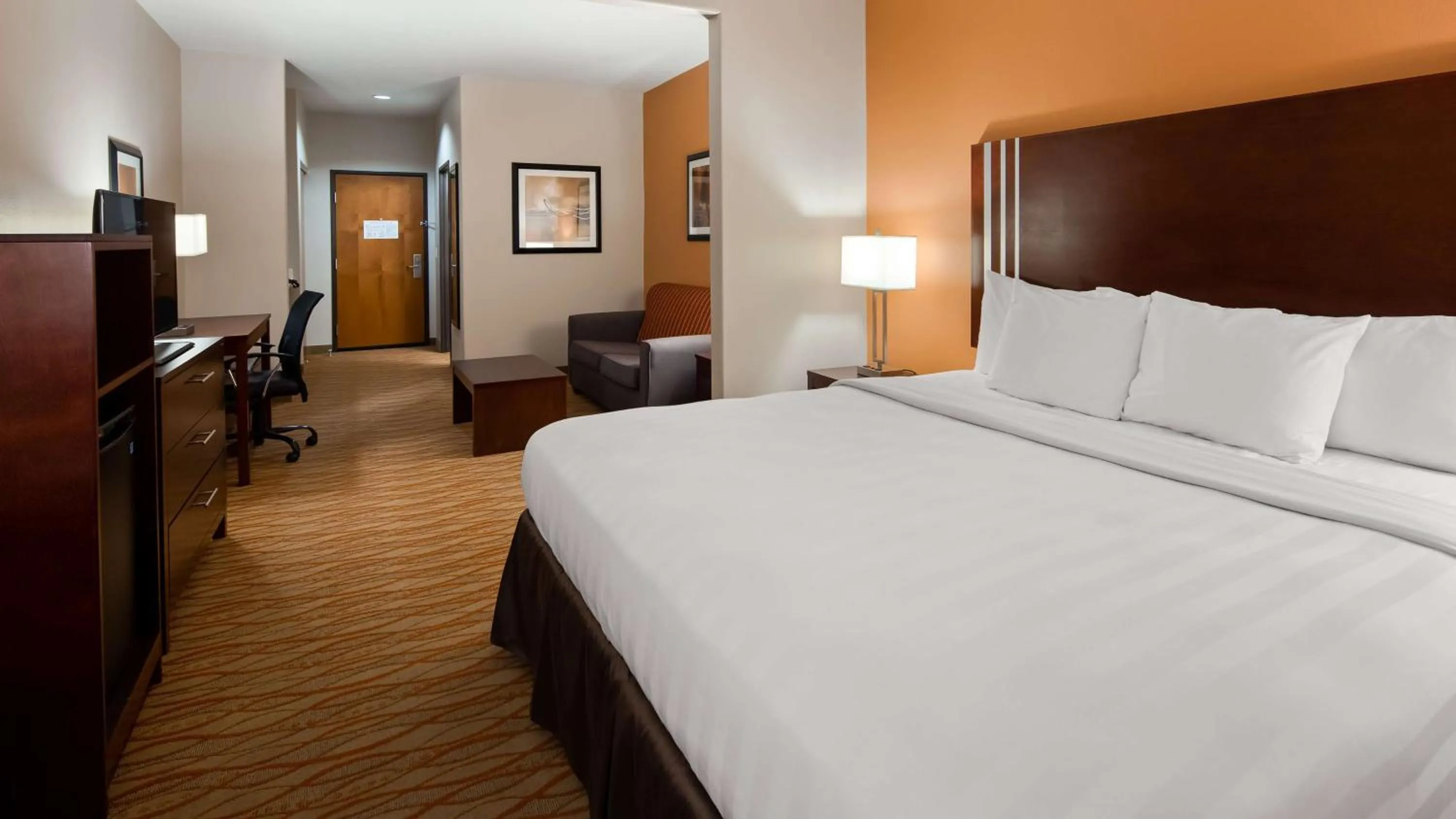 Photo of the whole room, Bed in Best Western Plus Spring Inn & Suites
