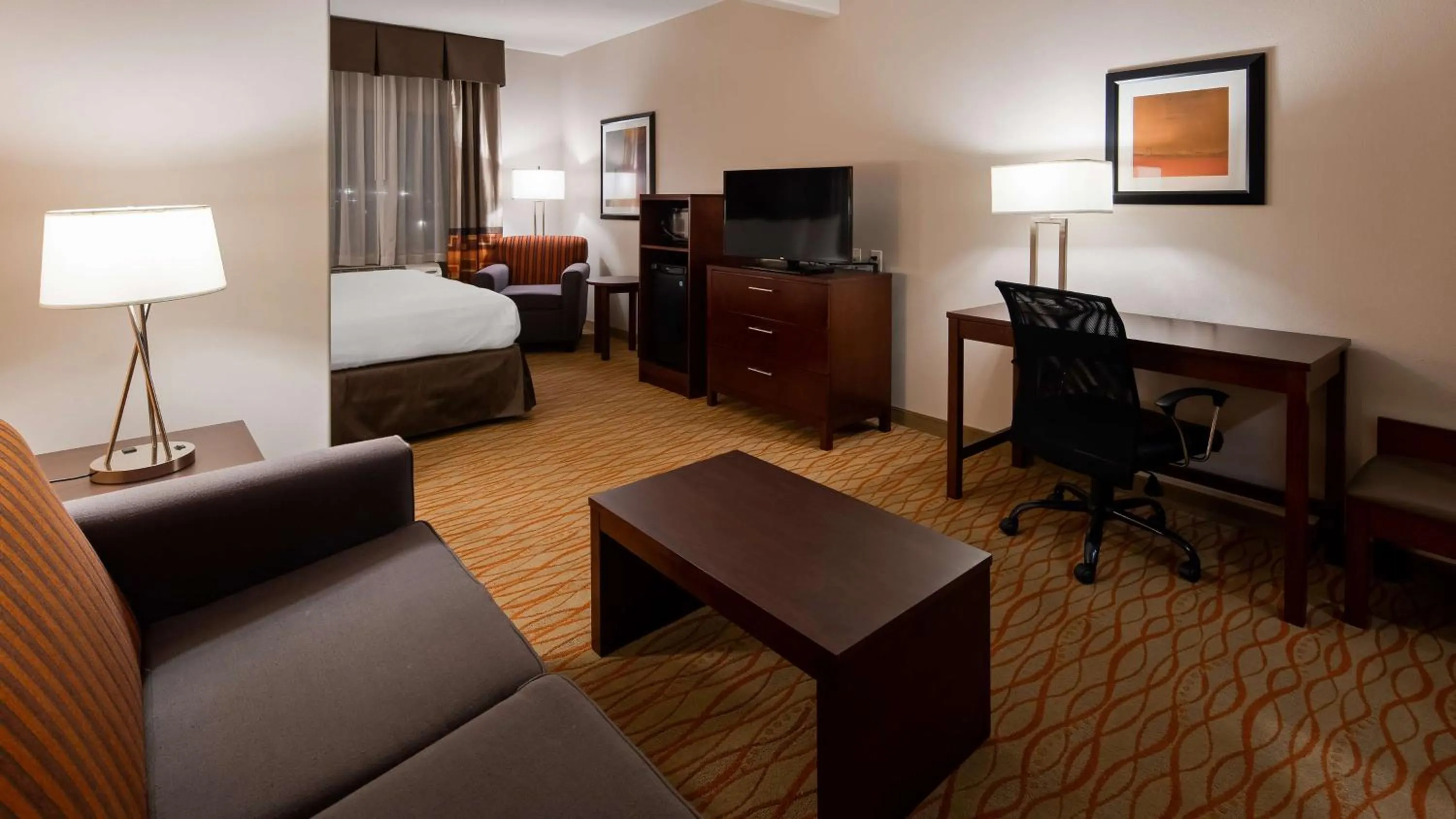 Photo of the whole room, Bed in Best Western Plus Spring Inn & Suites