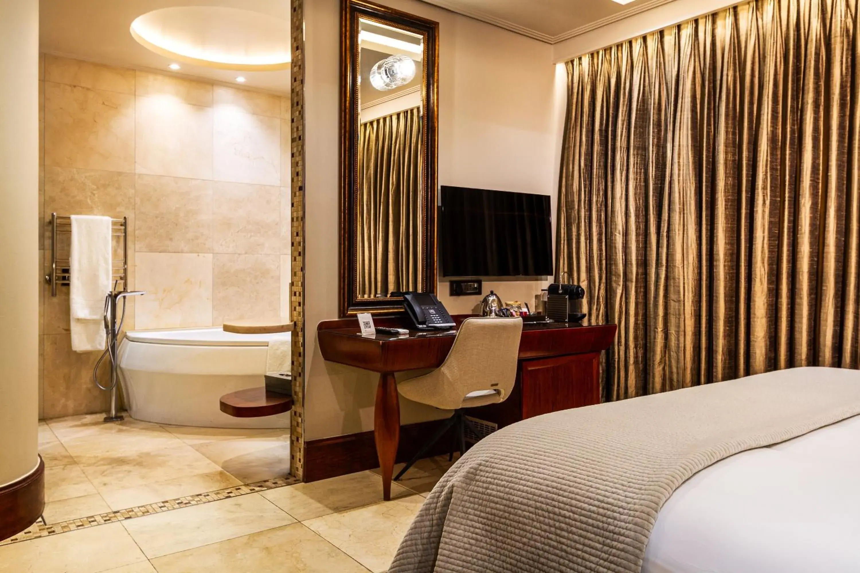 Superior Double Room - single occupancy in Kimberley Anne Hotel Superior Double Room - single occupancy in Kimberley Anne Hotel