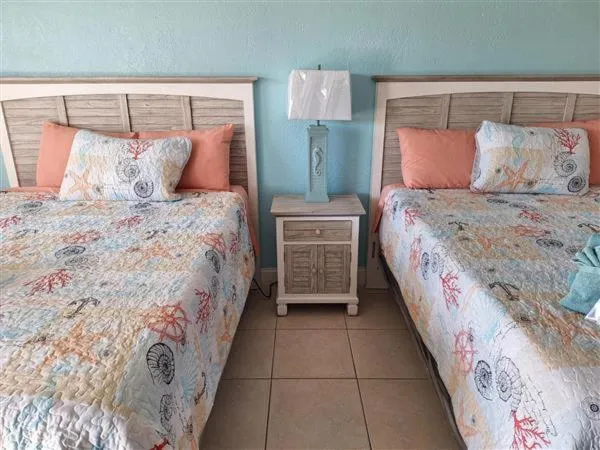 Bed in Blind Pass Resort Motel