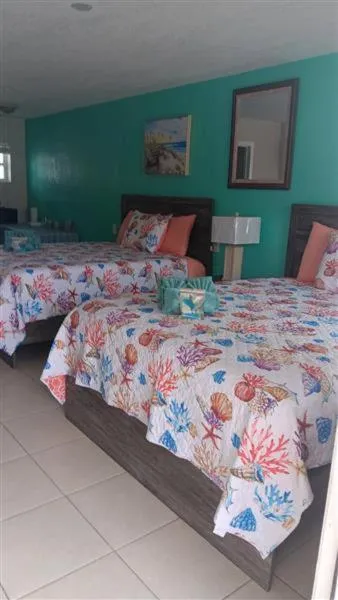 Bed in Blind Pass Resort Motel