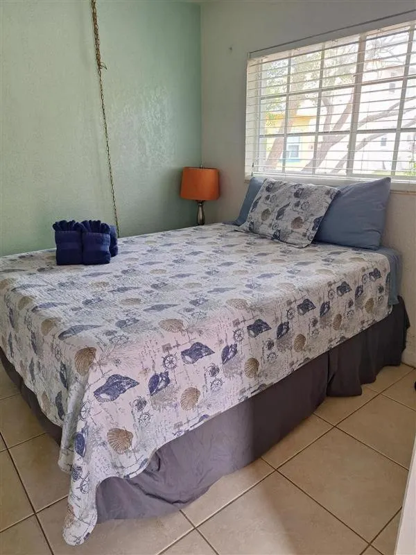 Bed in Blind Pass Resort Motel