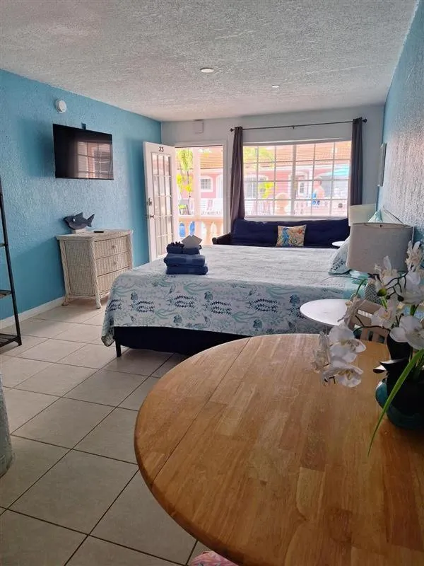 Bed in Blind Pass Resort Motel