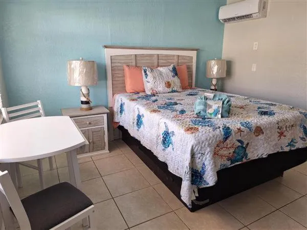 Bed in Blind Pass Resort Motel