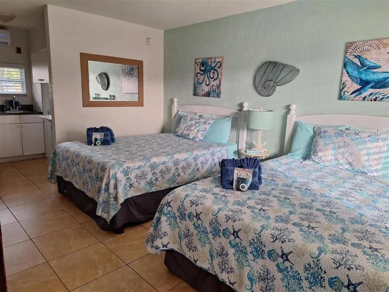 Bed in Blind Pass Resort Motel