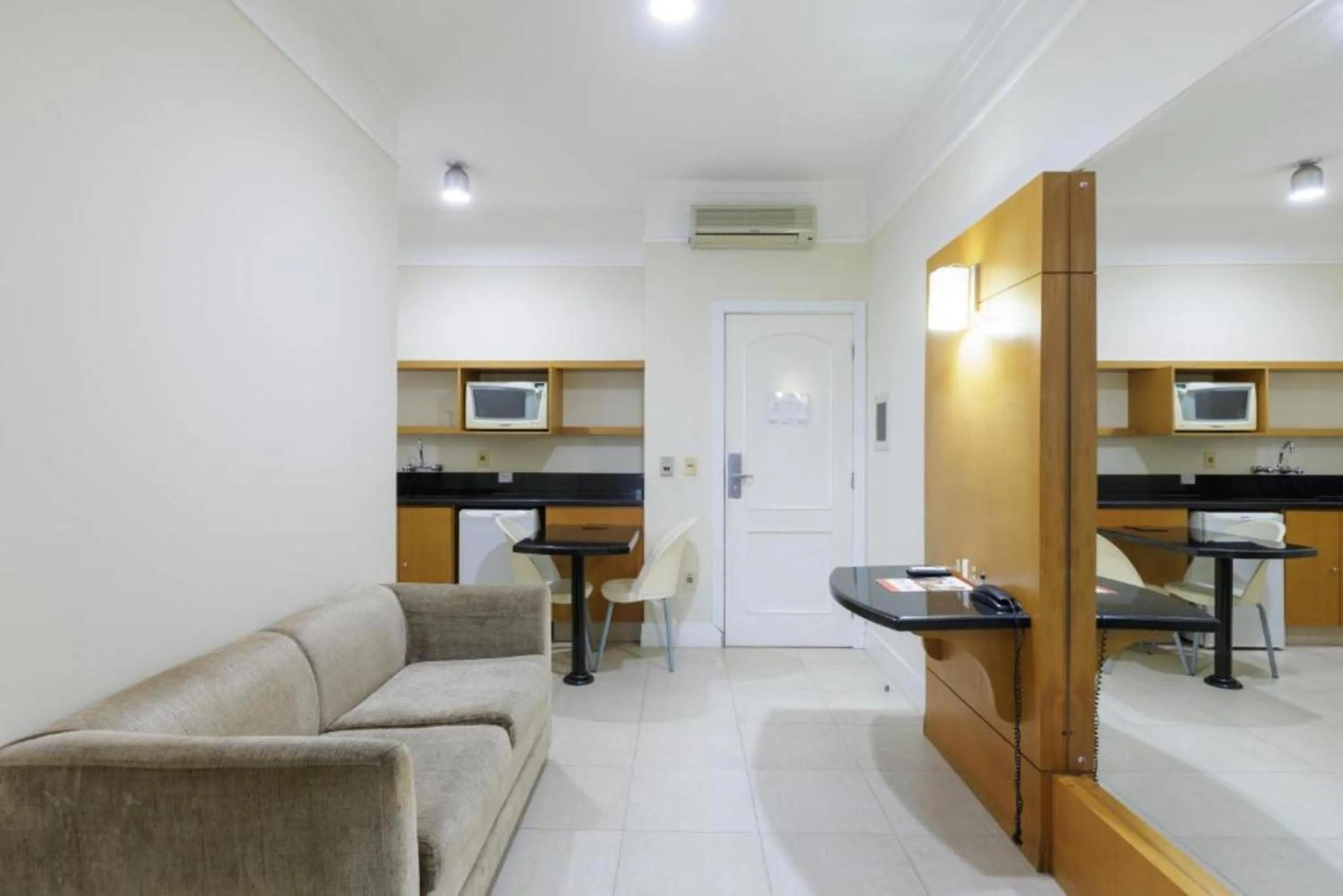 TV and multimedia in Le Village Flats e Hotel