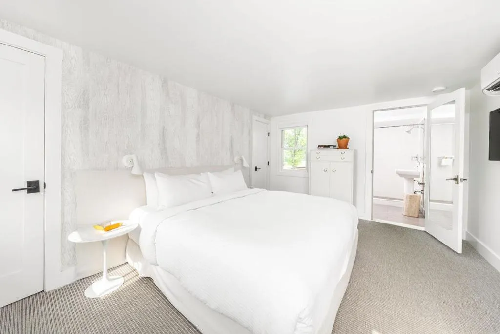 Bed in White Moose Inn