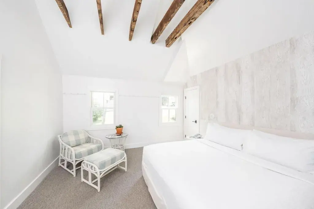 Bed in White Moose Inn Bed in White Moose Inn