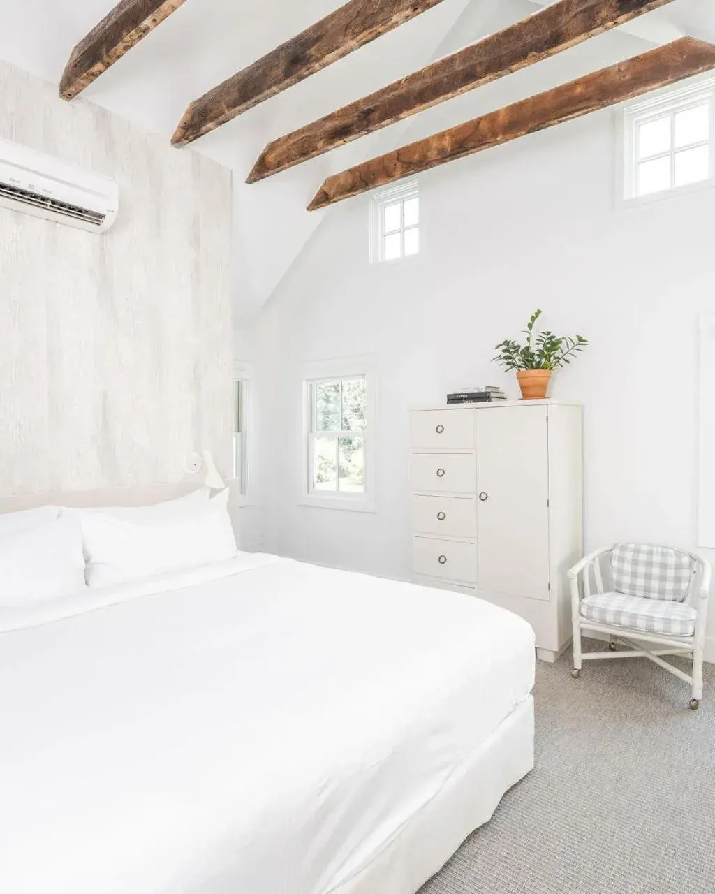 Bed in White Moose Inn Bed in White Moose Inn