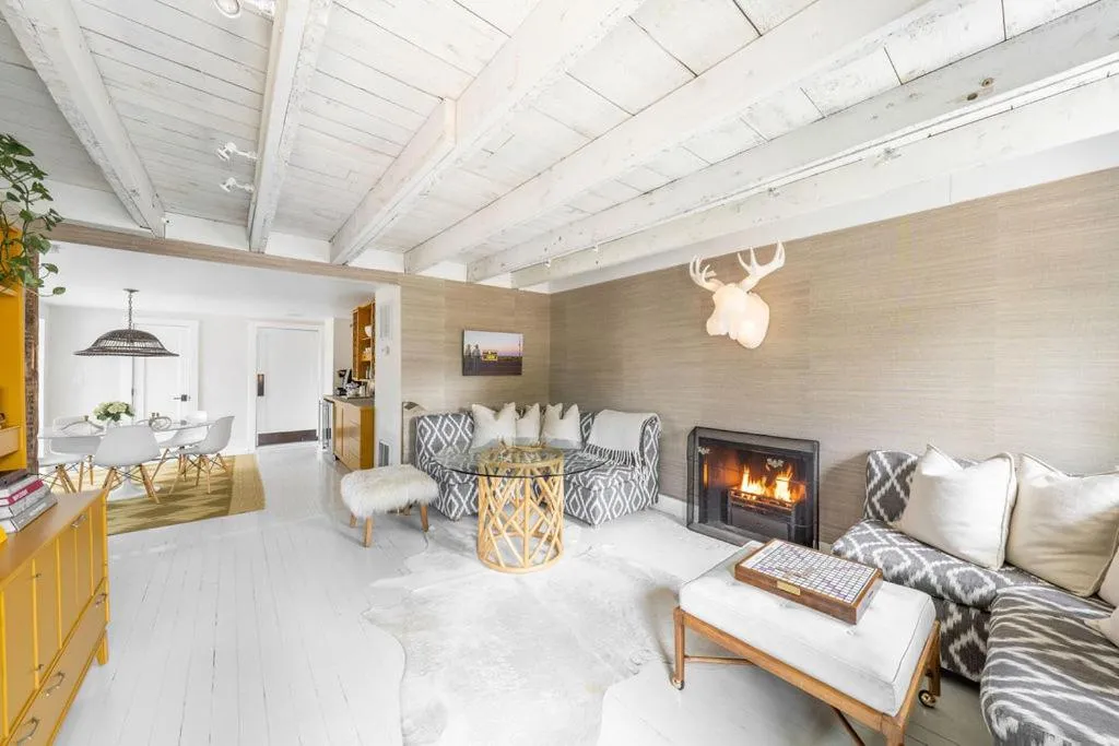 Game Room in White Moose Inn