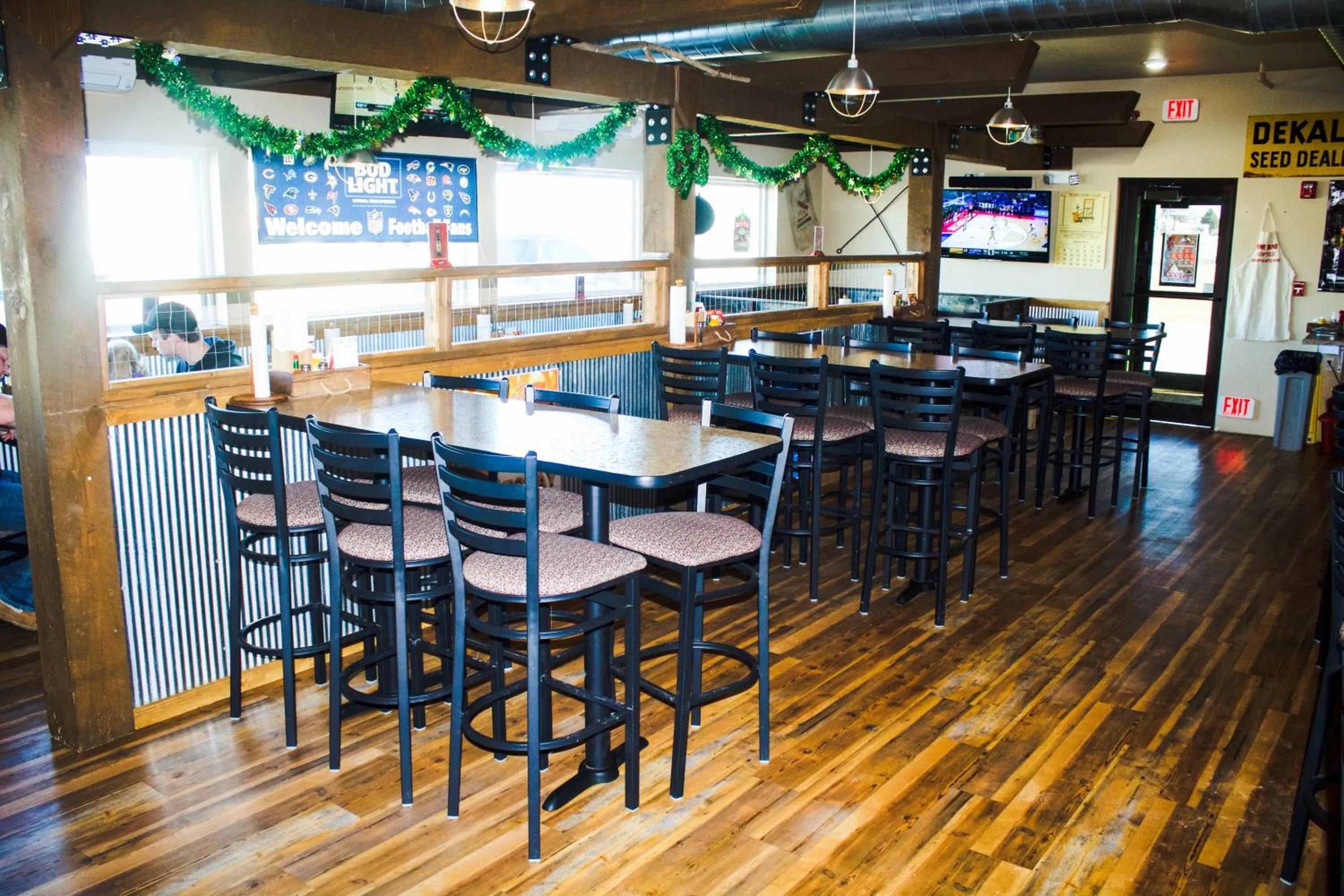 Restaurant/places to eat in Bowman Lodge & Convention Center