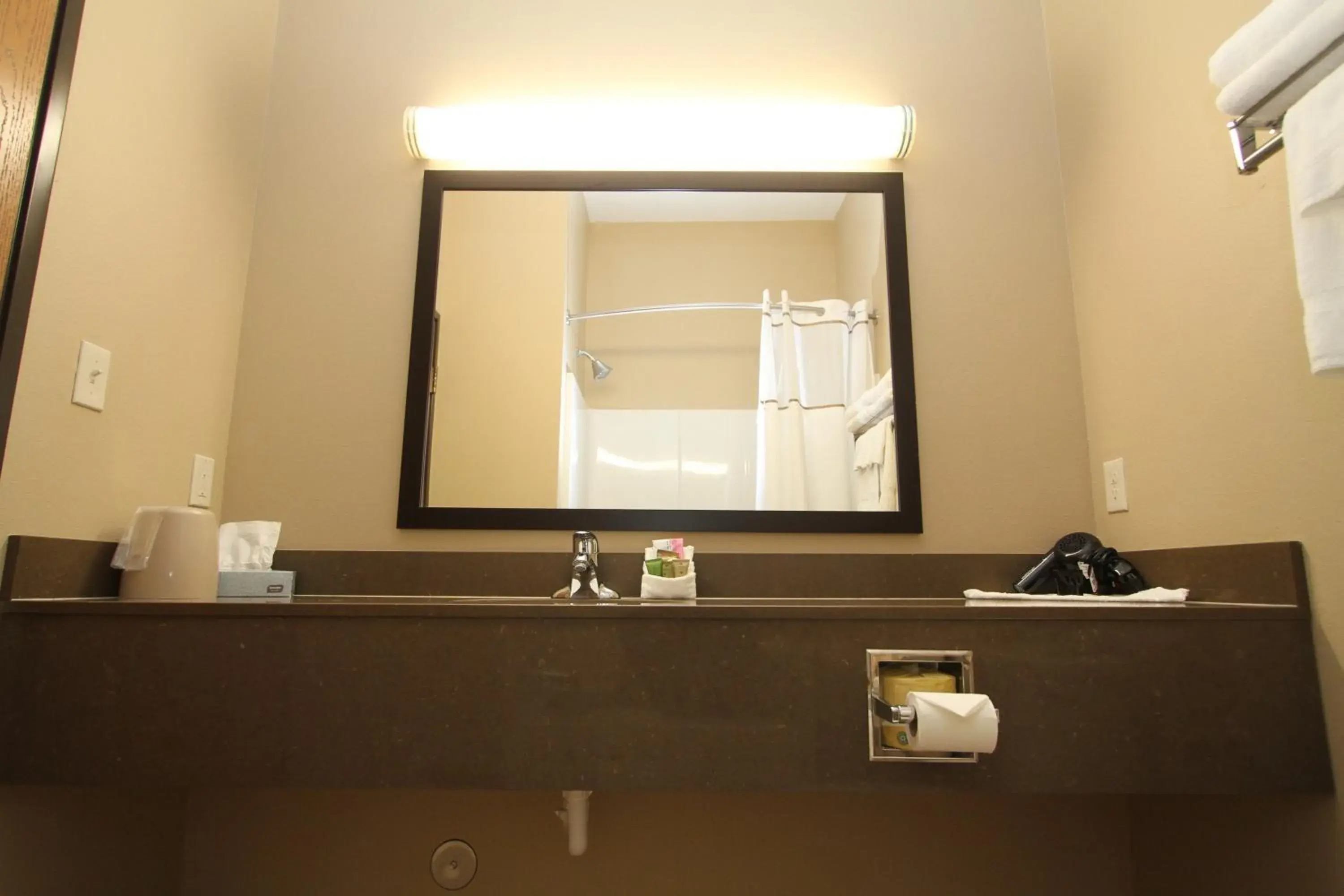 Standard Queen Room with Two Queen Beds in Bowman Lodge & Convention Center Standard Queen Room with Two Queen Beds in Bowman Lodge & Convention Center