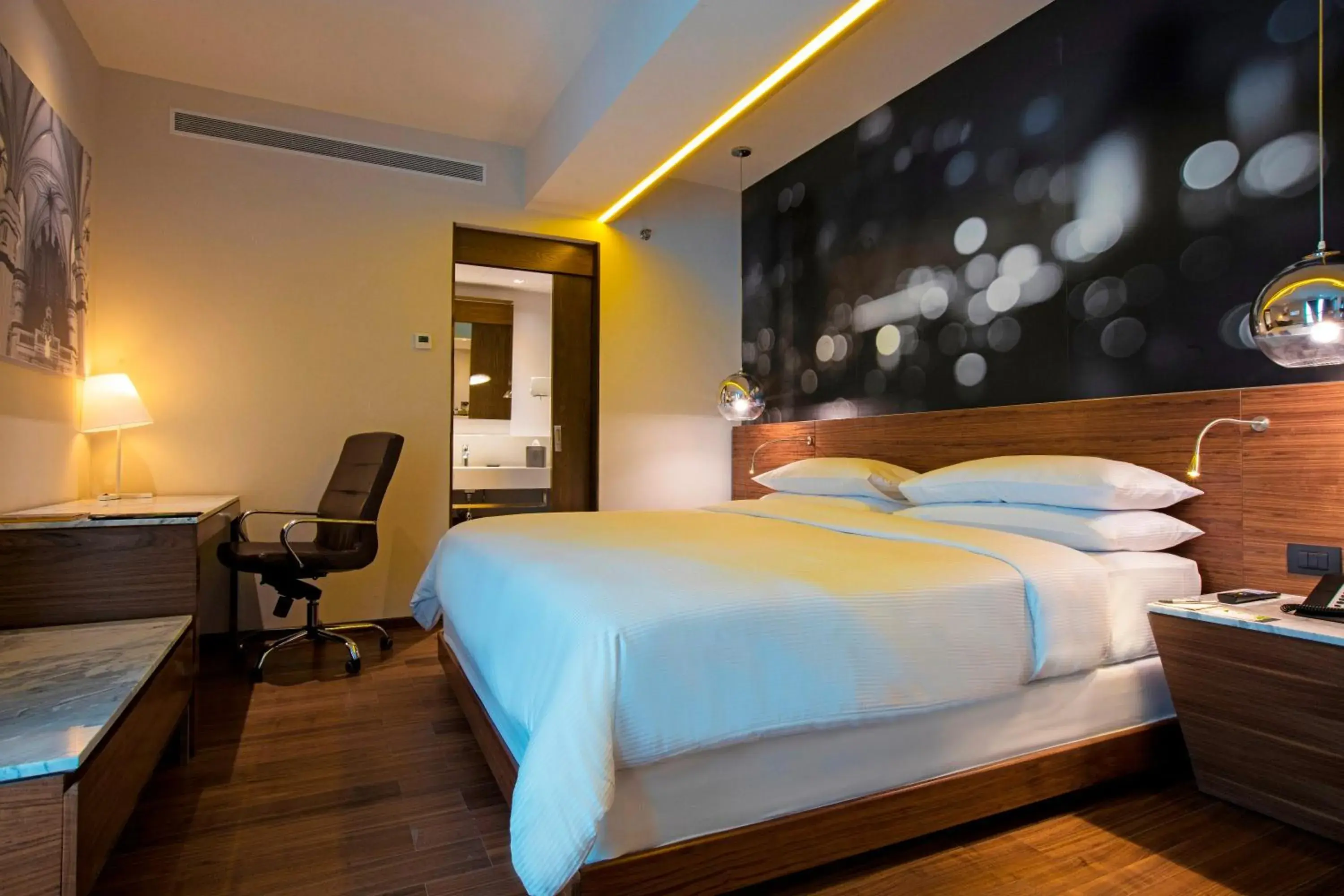 Photo of the whole room, Bed in Krystal Urban Guadalajara Photo of the whole room, Bed in Krystal Urban Guadalajara