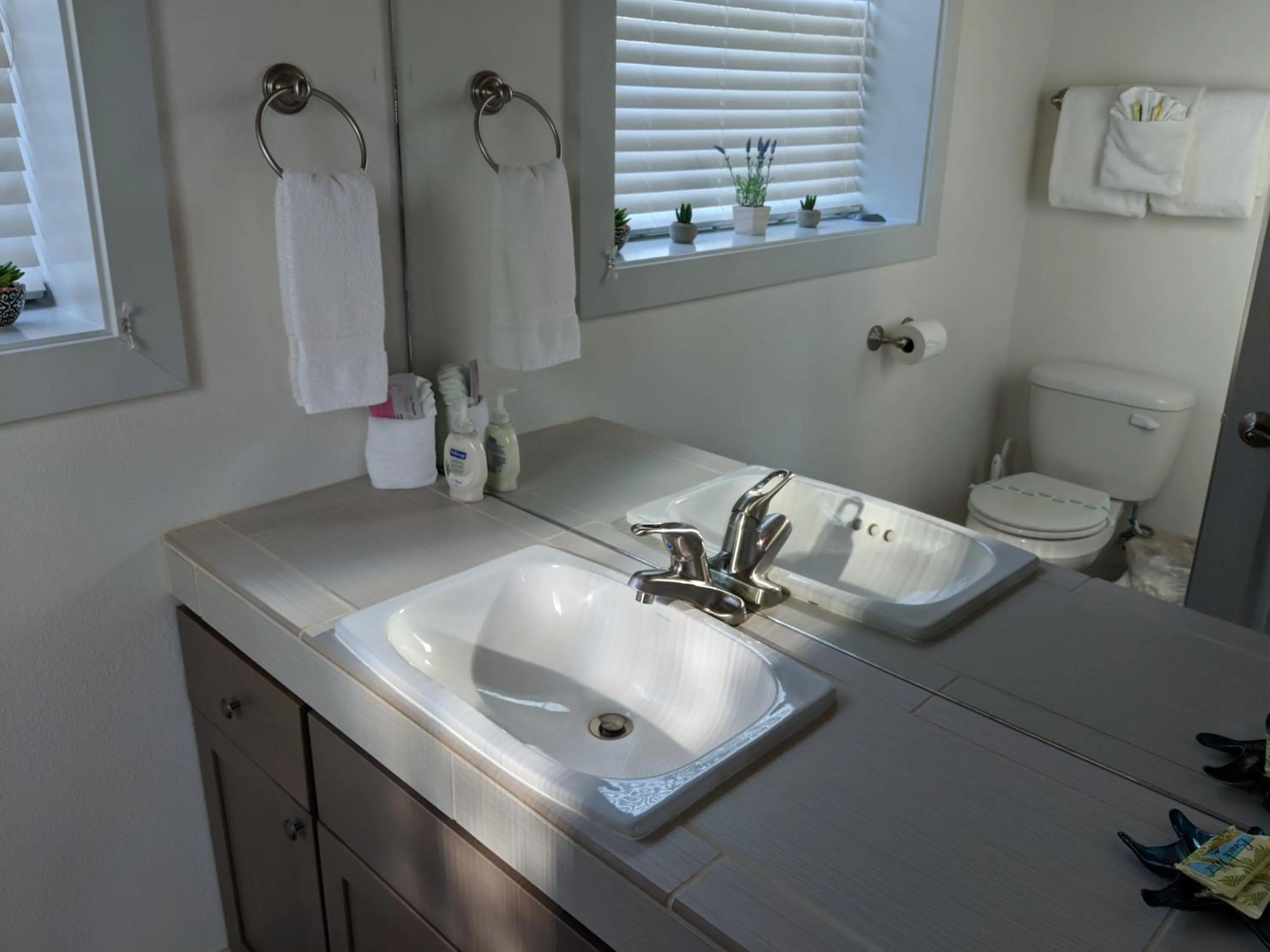 Bathroom in Sea Breeze Cottages