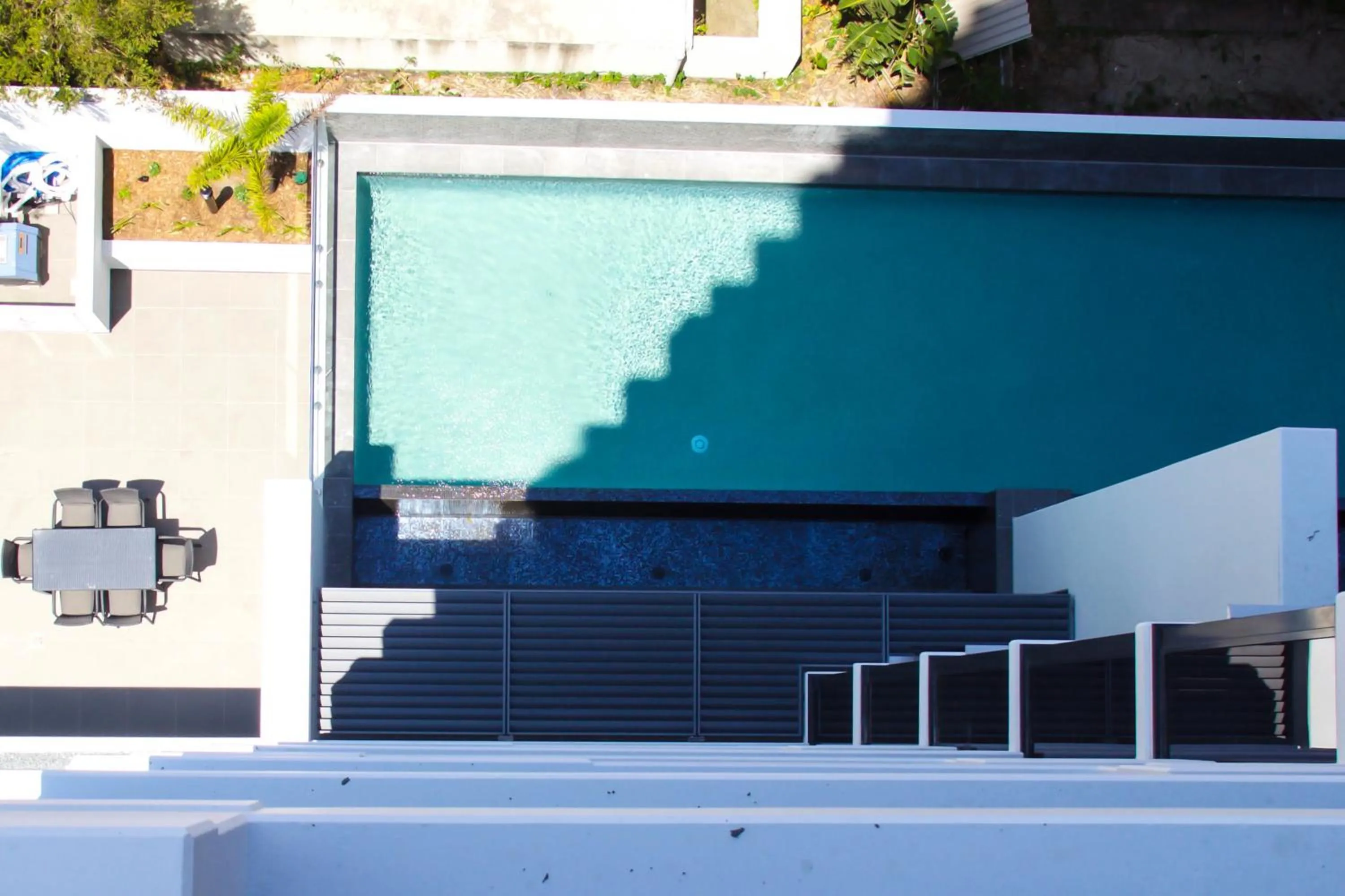 Swimming pool in Synergy Broadbeach - Official