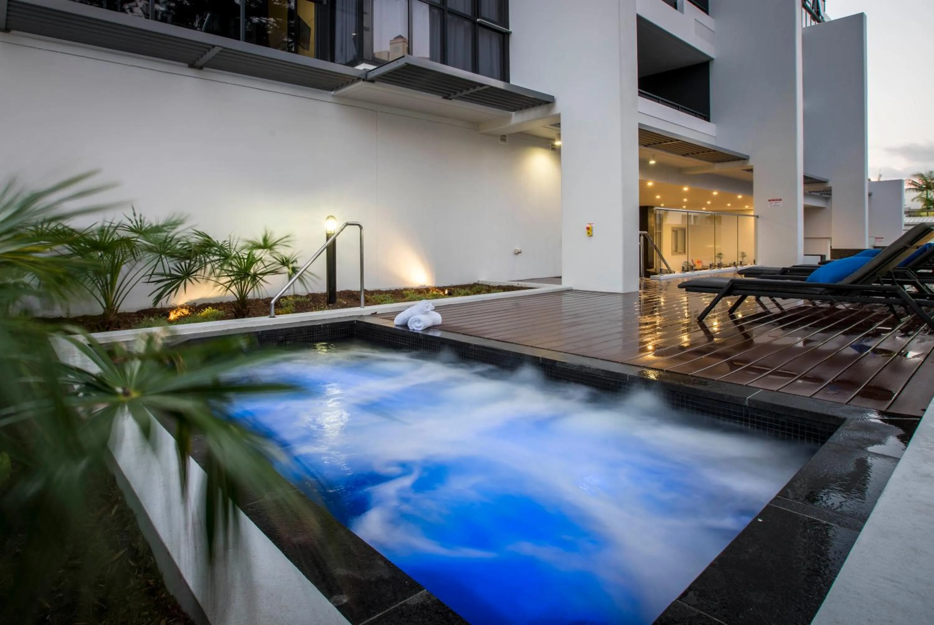 Hot Tub in Synergy Broadbeach - Official