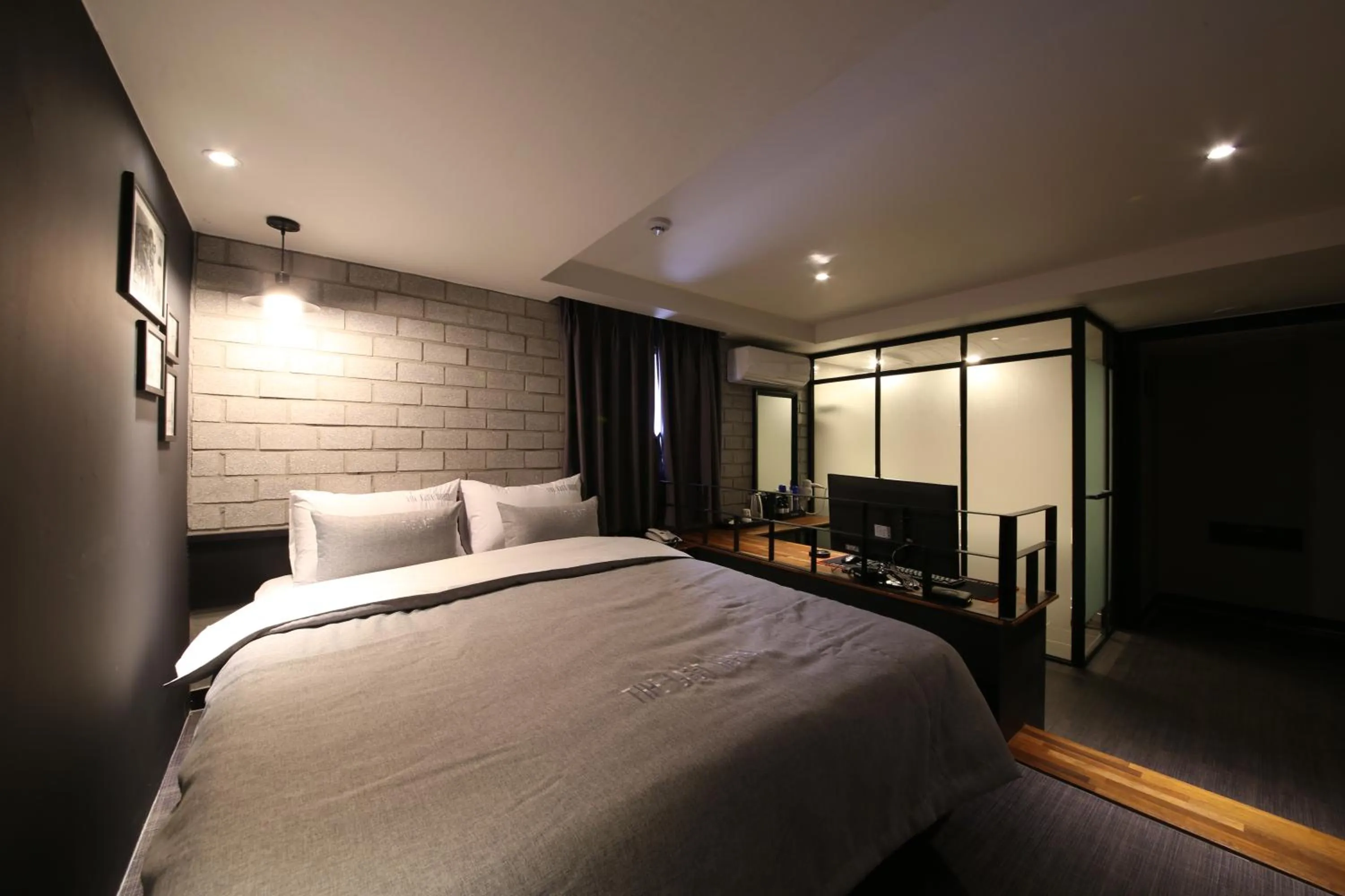 Photo of the whole room, Bed in The Last Hotel Nampo