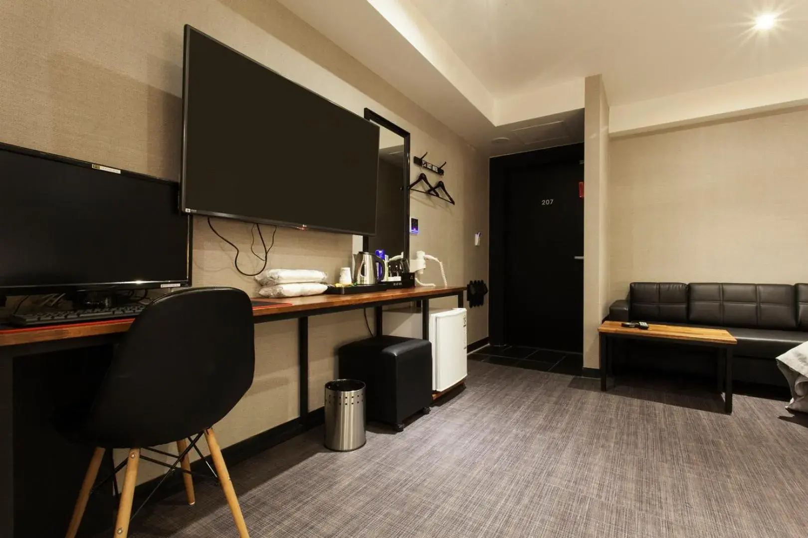 Decorative detail in The Last Hotel Nampo Decorative detail in The Last Hotel Nampo