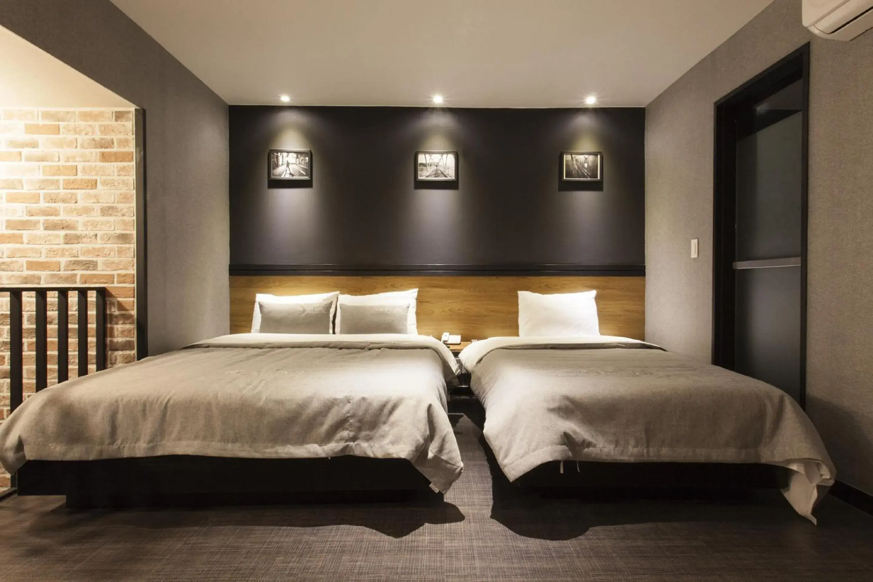 Bed in The Last Hotel Nampo Bed in The Last Hotel Nampo