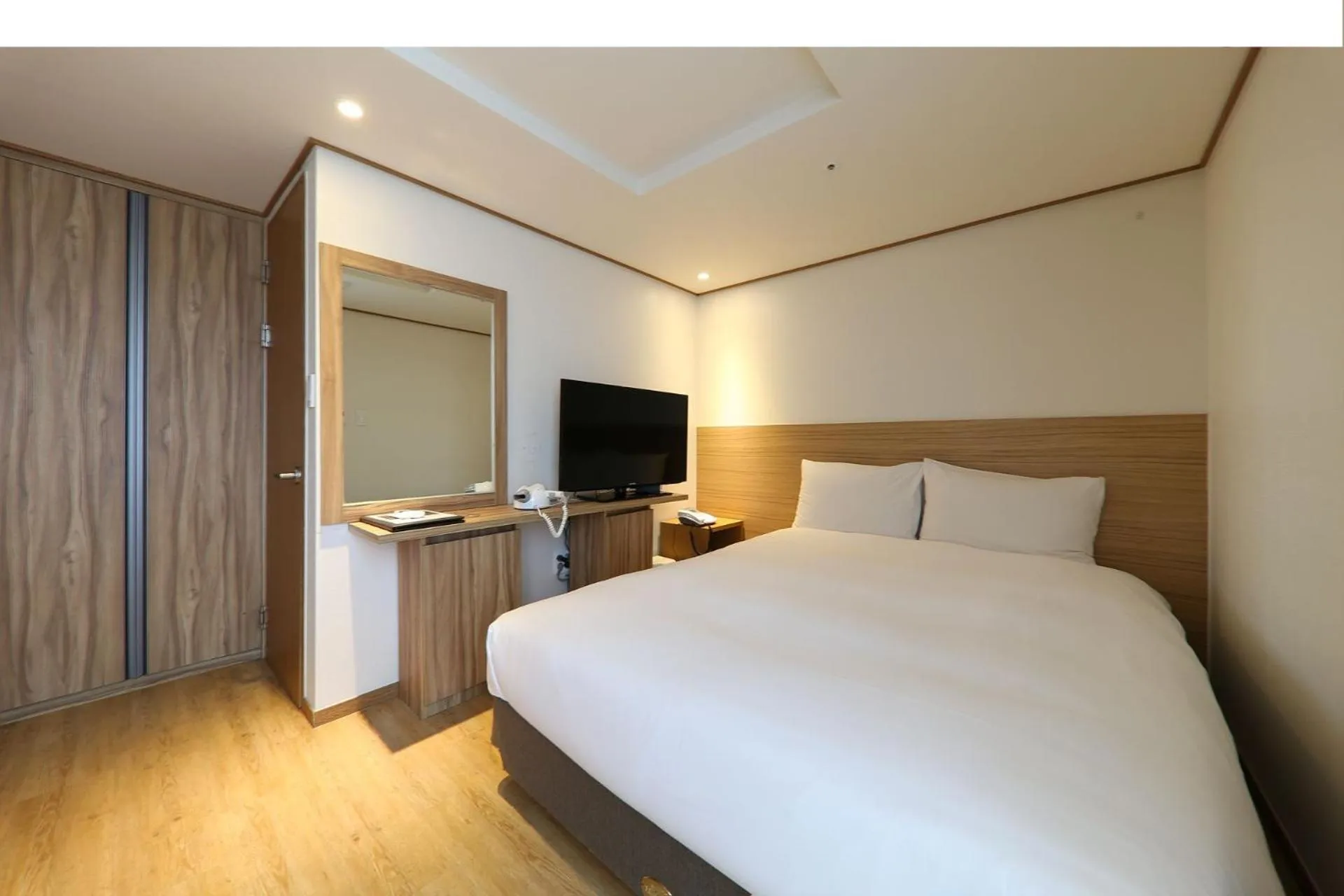 Photo of the whole room, Bed in Hotel Rest Seogwipo