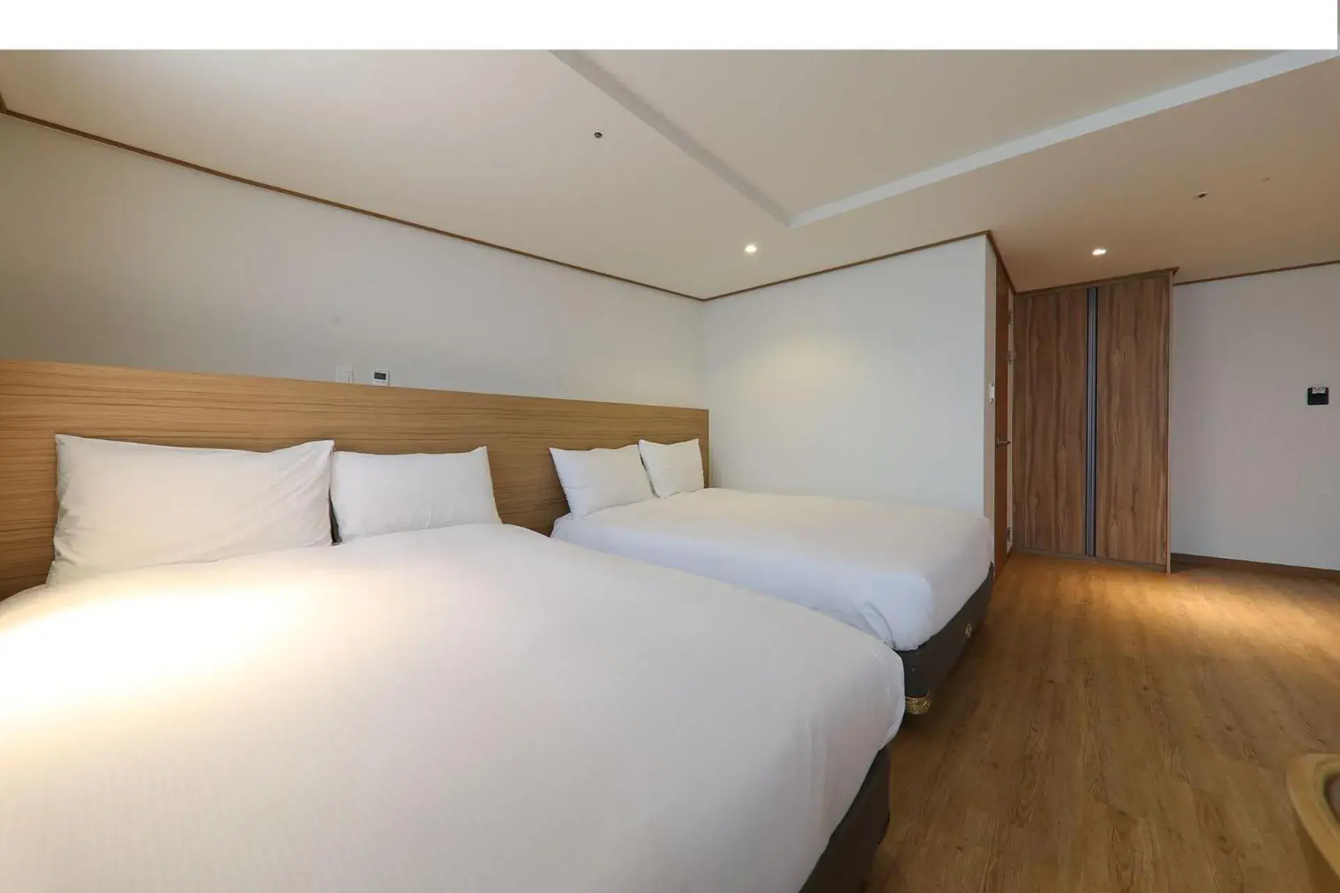 Photo of the whole room, Bed in Hotel Rest Seogwipo Photo of the whole room, Bed in Hotel Rest Seogwipo