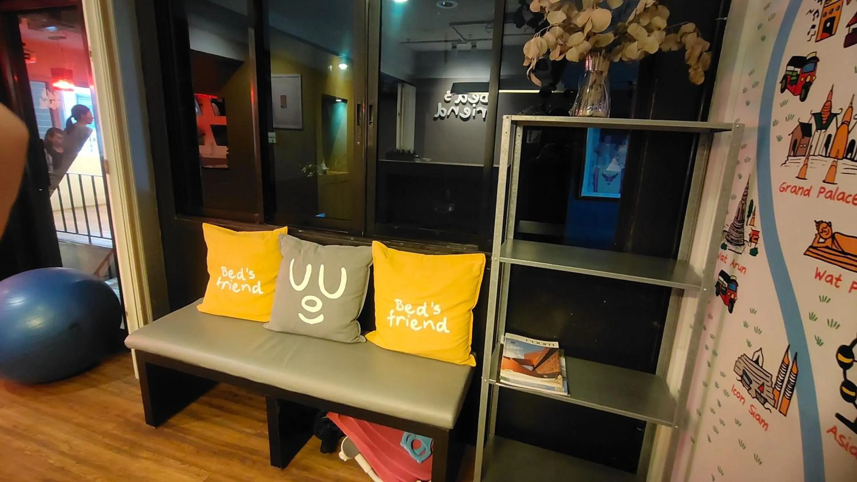 Area and facilities in Bed's Friend