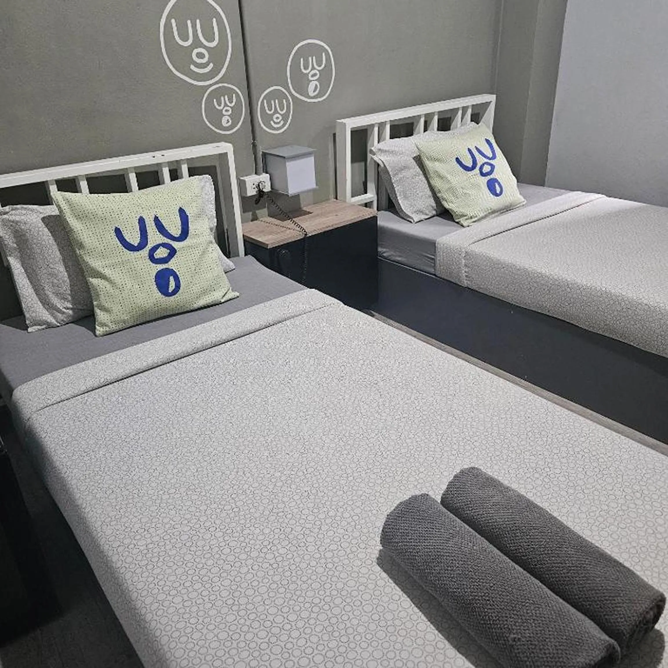 Bedroom, Bed in Bed's Friend