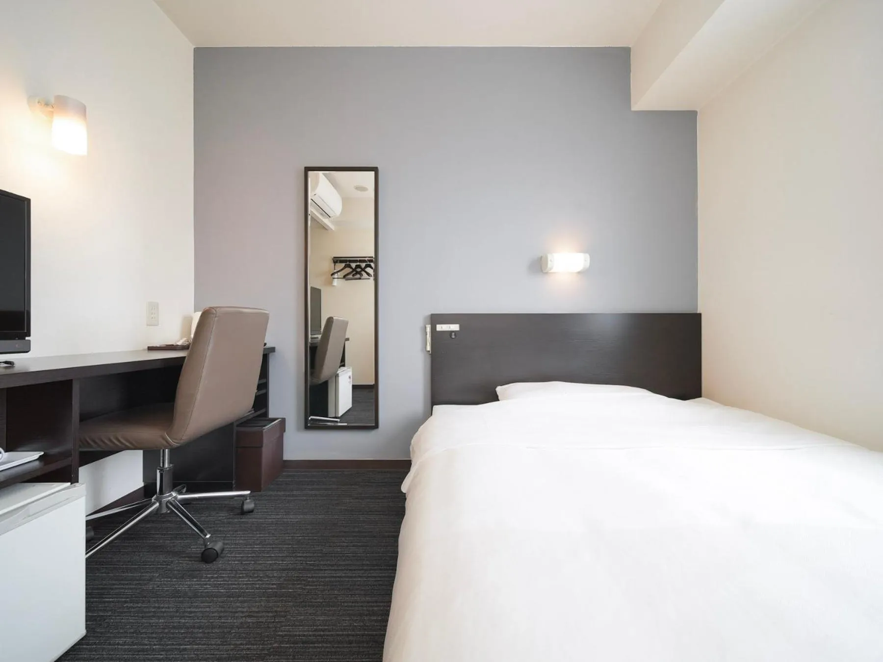 Photo of the whole room, Bed in Super Hotel Okazaki