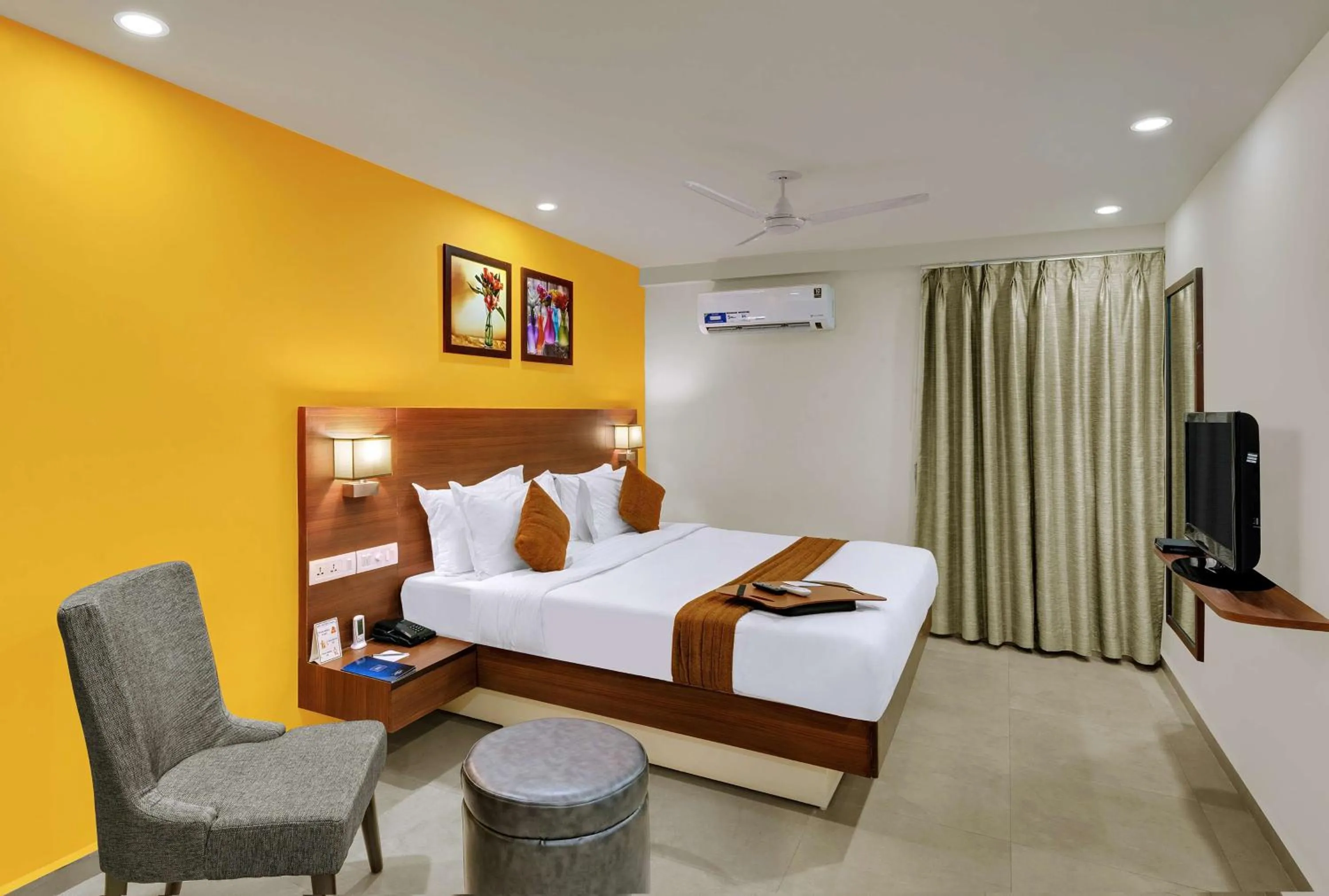 Photo of the whole room, Bed in Best Western Alkapuri, Vadodara