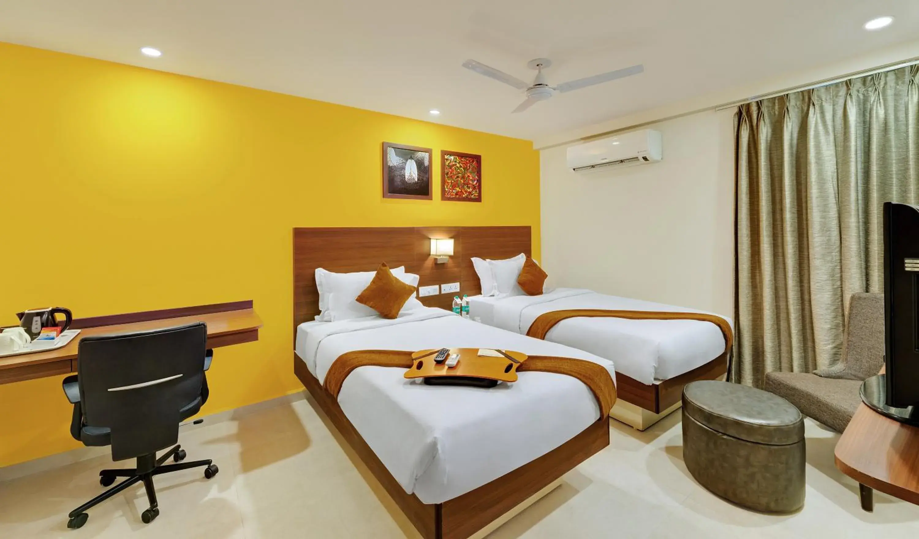 Seating area, Bed in Best Western Alkapuri, Vadodara Seating area, Bed in Best Western Alkapuri, Vadodara