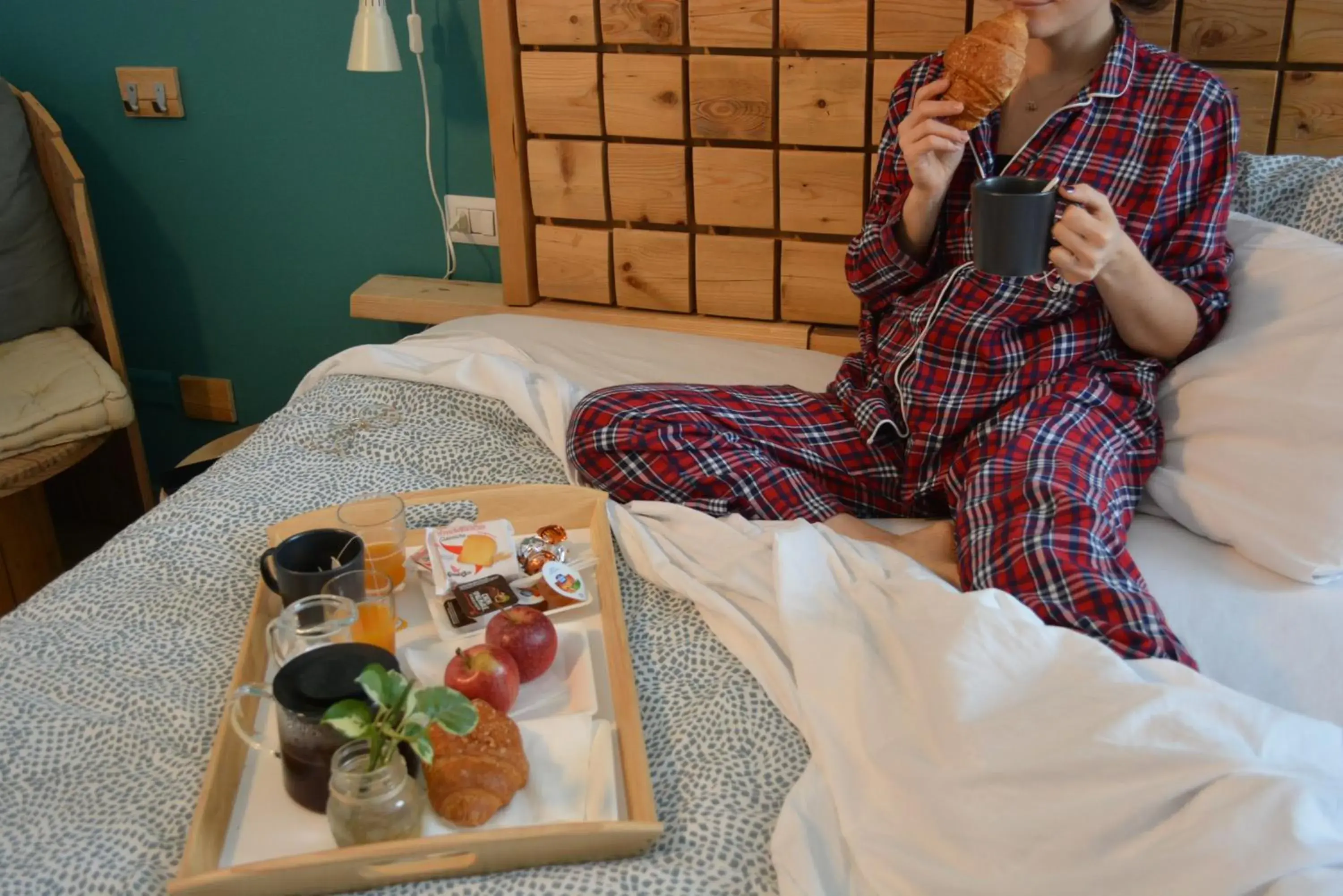 People, Bed in Hotel Woodhouse