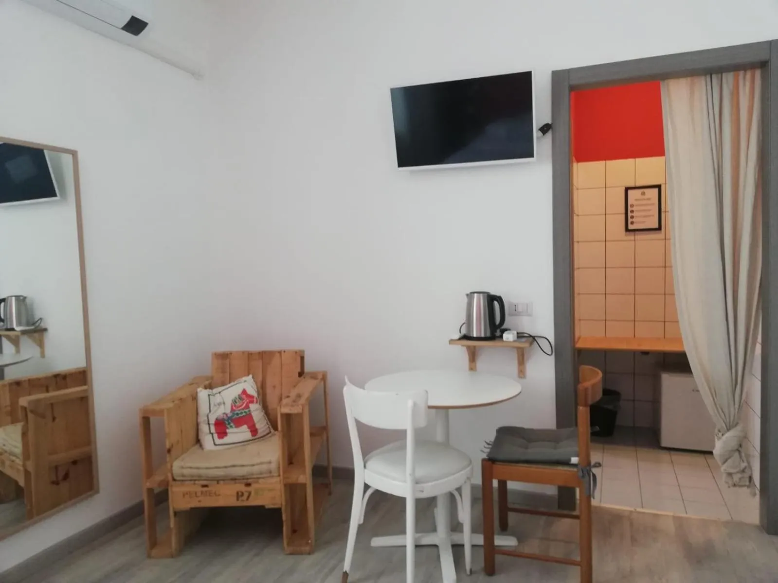 Bedroom in La Cordata Accommodation - Woodhouse Bike Hotel