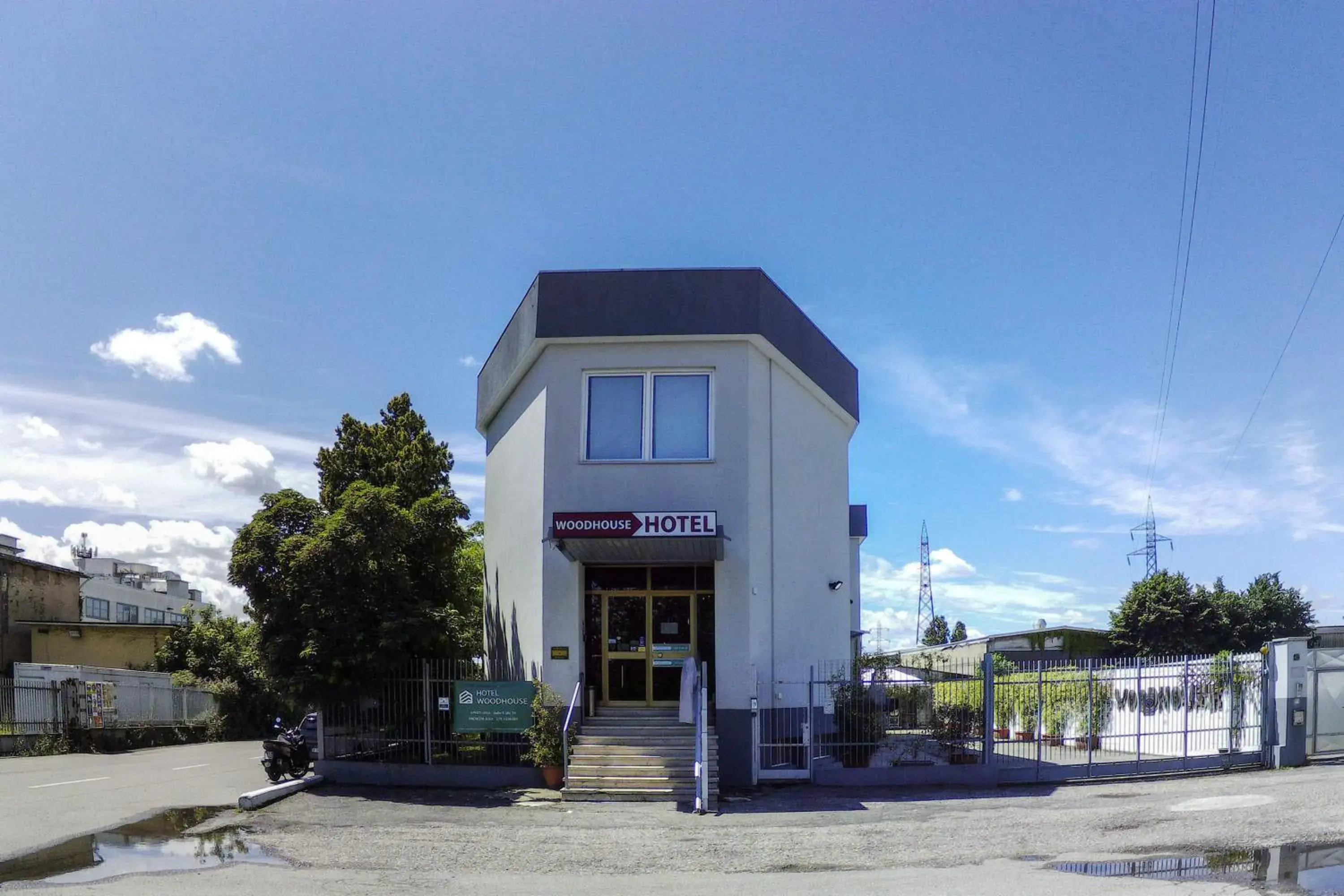 Facade/entrance, Property Building in Hotel Woodhouse