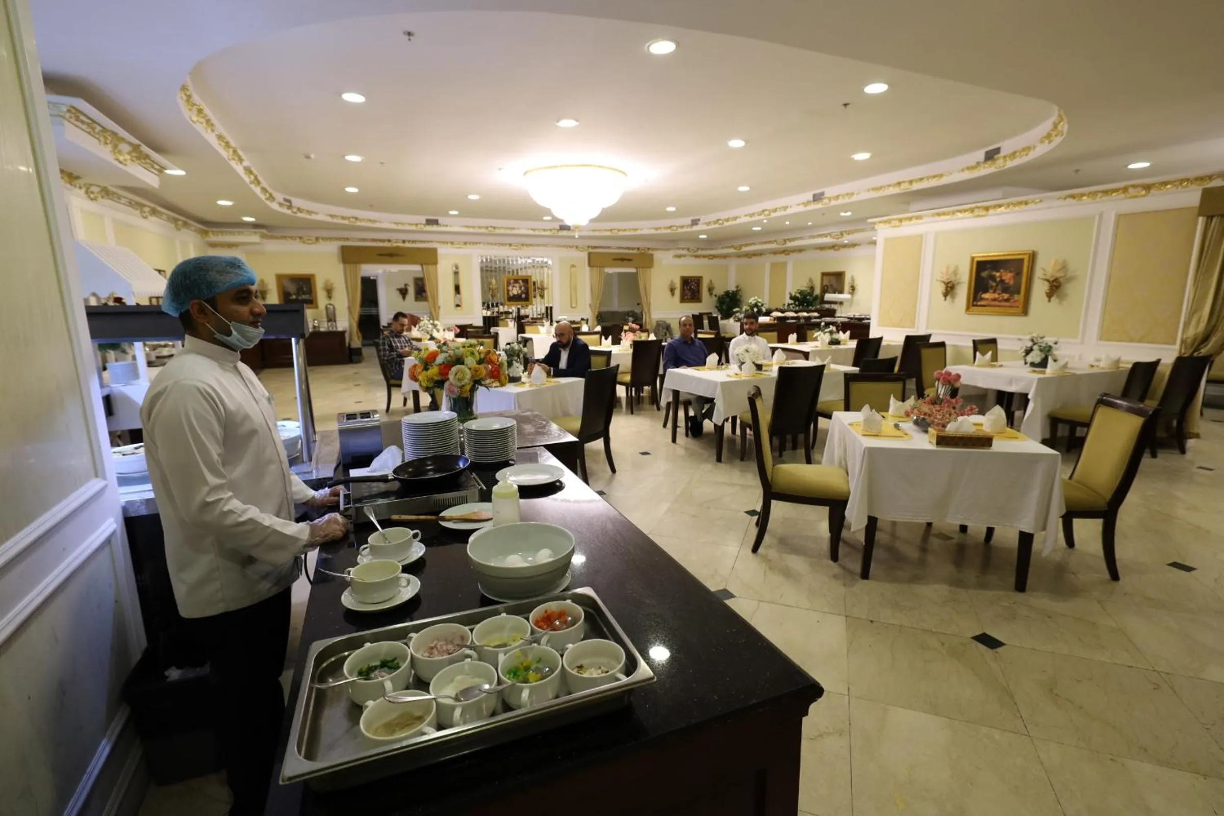Restaurant/places to eat in Habitat All Suites, Al Khobar