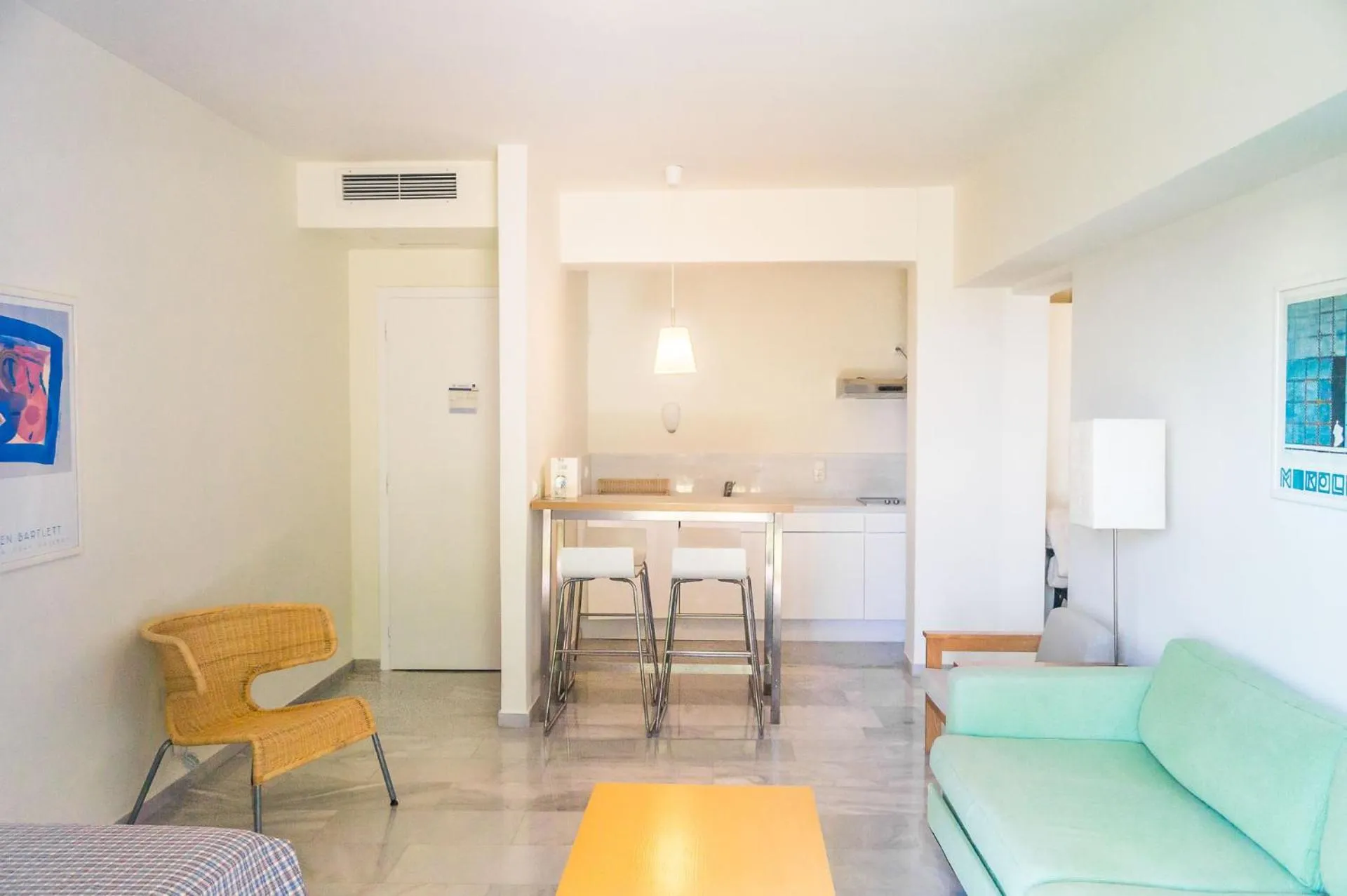 Living room in Armonia Bay Hotel