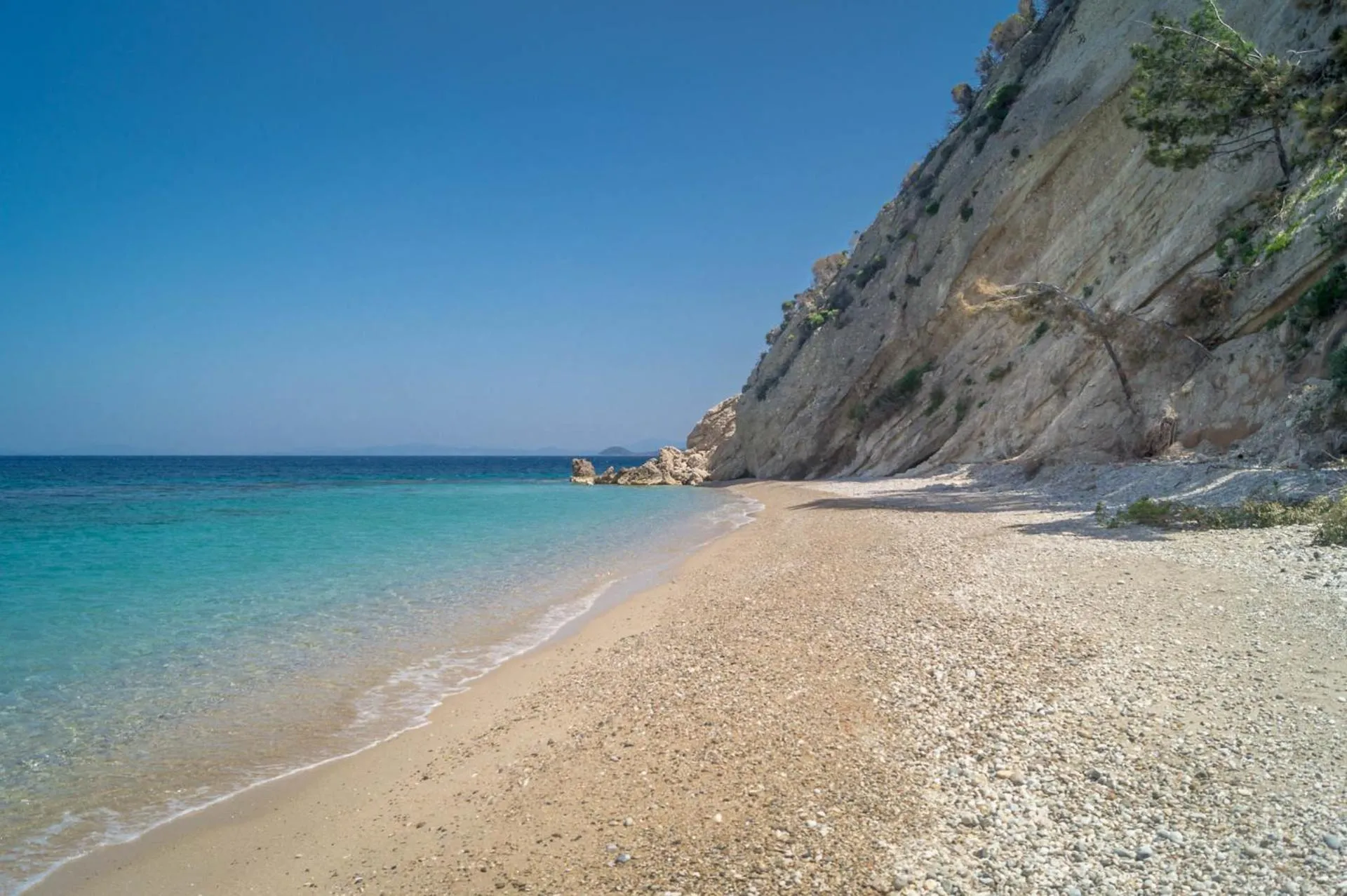 Day in Armonia Bay Hotel