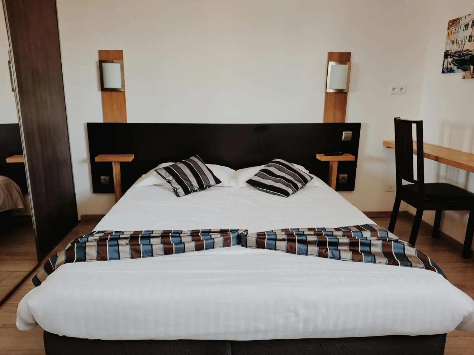 Bed in Appart'hotel Residella House Room & Kitchen Avignon Le Pontet