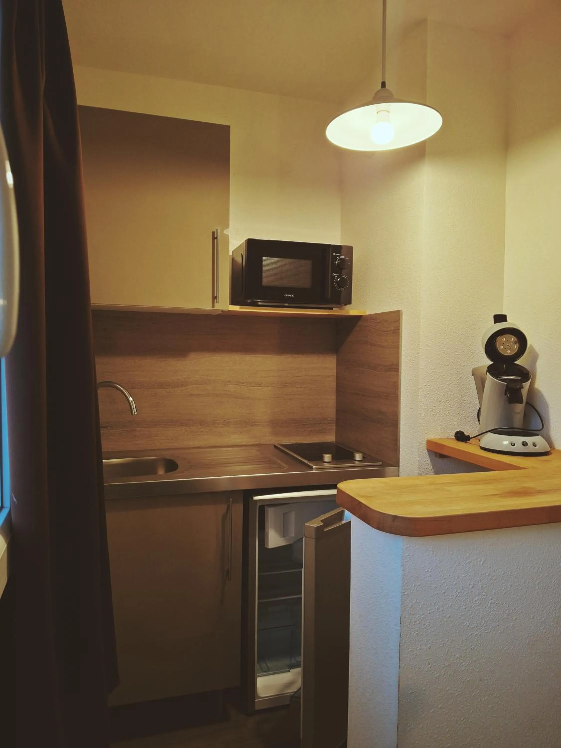 Kitchen or kitchenette in Appart'hotel Residella House Room & Kitchen Avignon Le Pontet