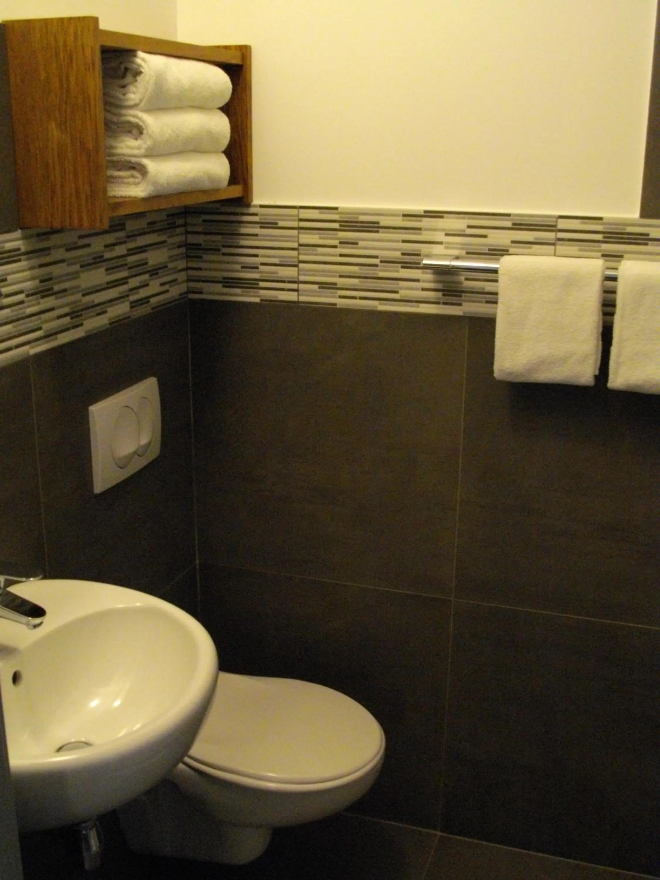 Bathroom in Appart'hotel Residella House Room & Kitchen Avignon Le Pontet