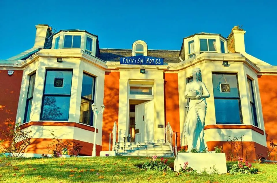 Facade/entrance in Tayview Hotel