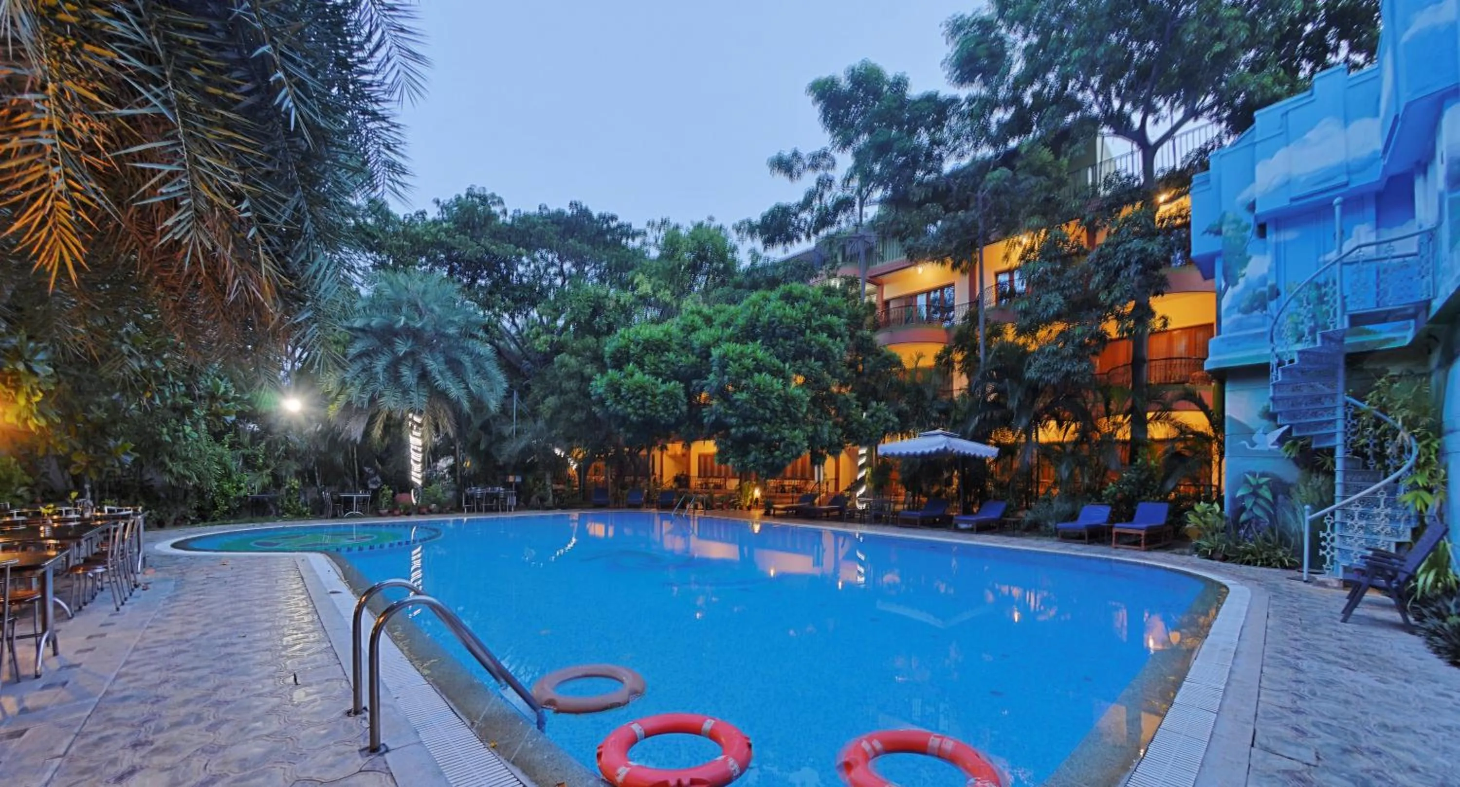 Swimming pool in Hotel Mahabs