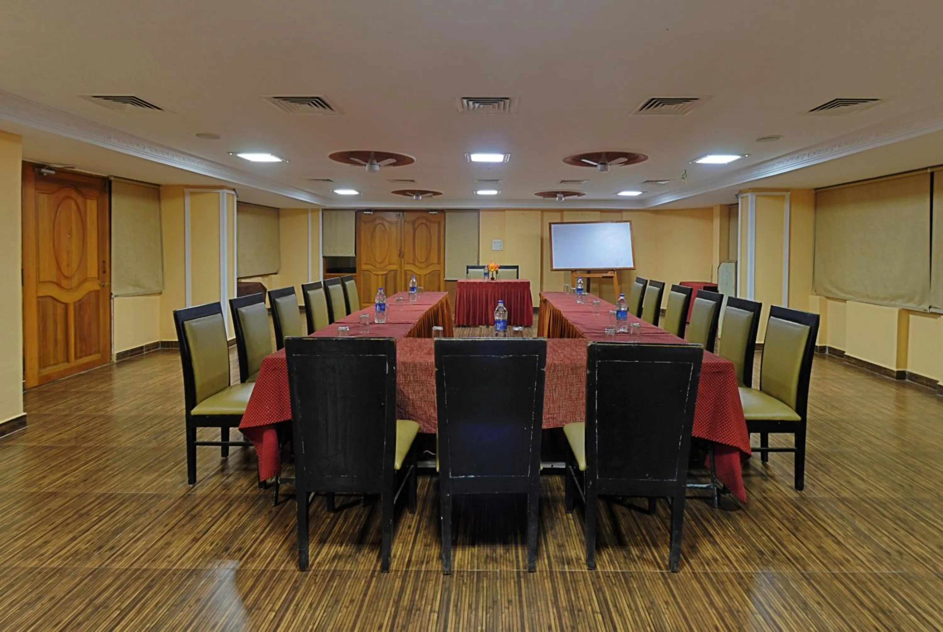 Business facilities in Hotel Mahabs