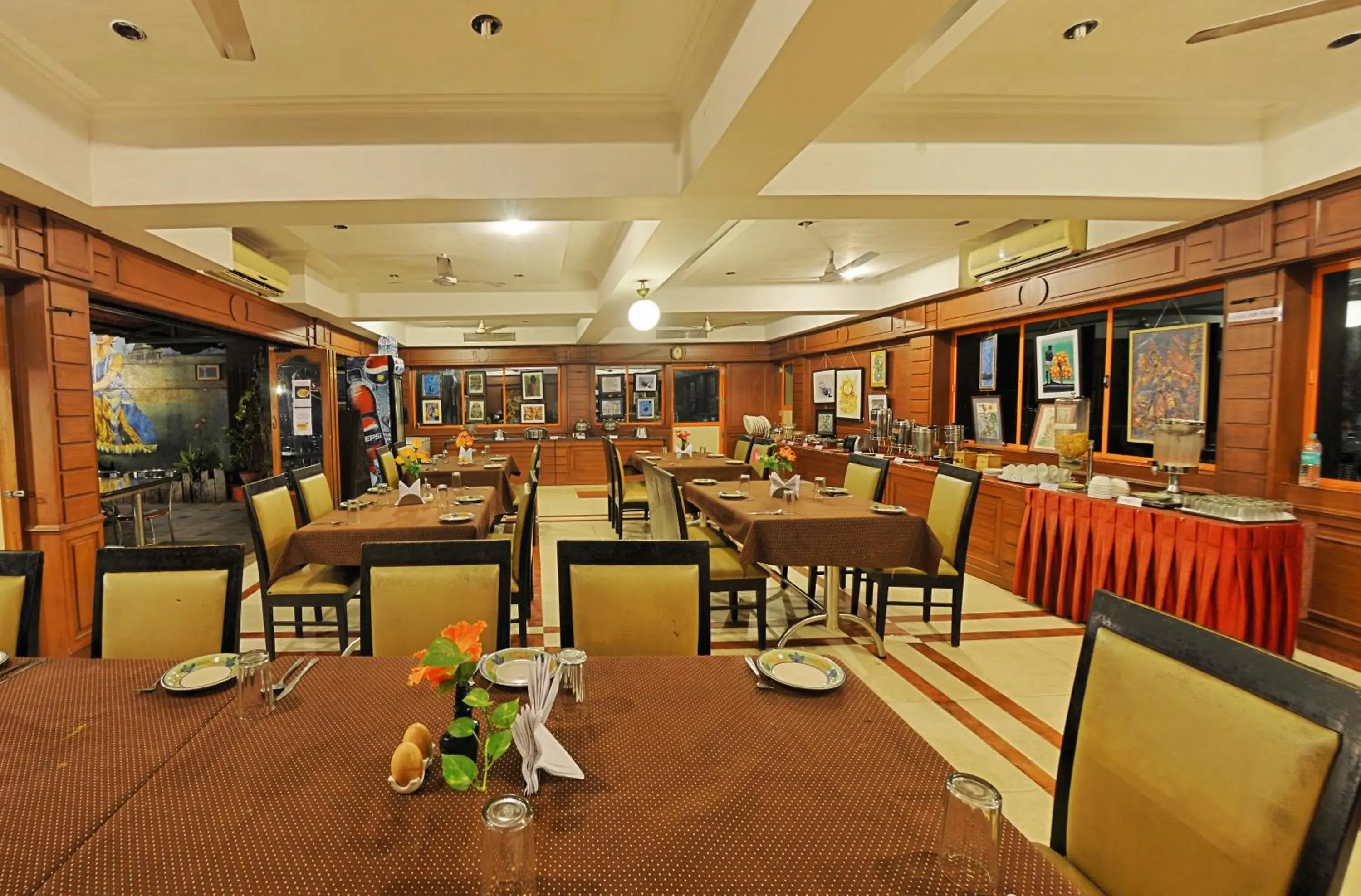 Restaurant/places to eat in Hotel Mahabs Restaurant/places to eat in Hotel Mahabs