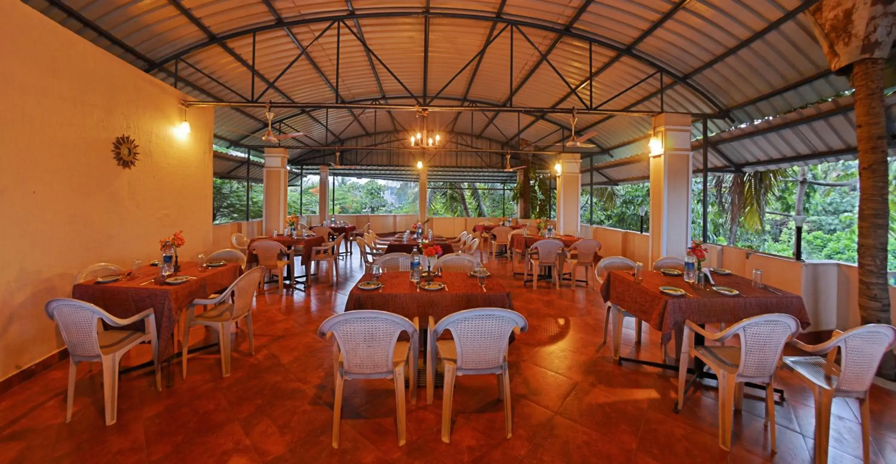 Restaurant/places to eat in Hotel Mahabs Restaurant/places to eat in Hotel Mahabs