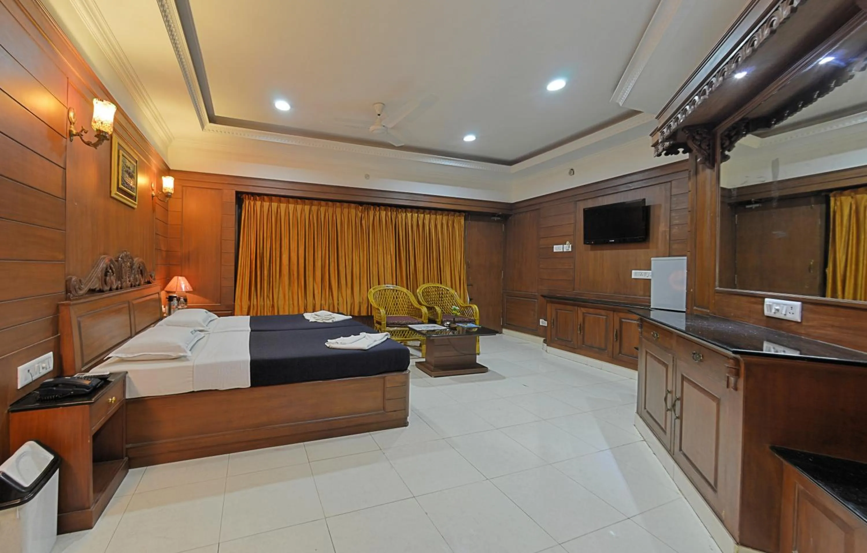 TV and multimedia, Bed in Hotel Mahabs